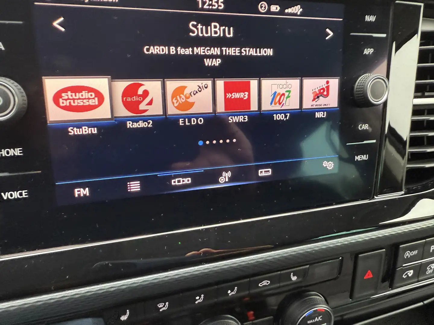 Volkswagen T6 Multivan Multivan DSG Kurz 4MOTION Highline Zwart - 2