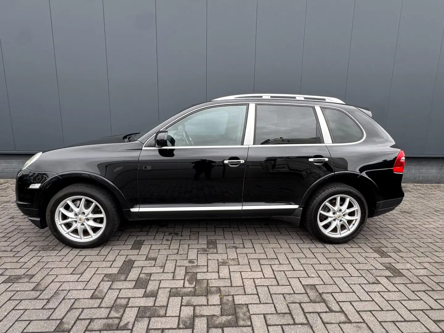 Porsche Cayenne 3.6 facelift! Prachtige Youngtimer! Rijd Perfect! Zwart - 2