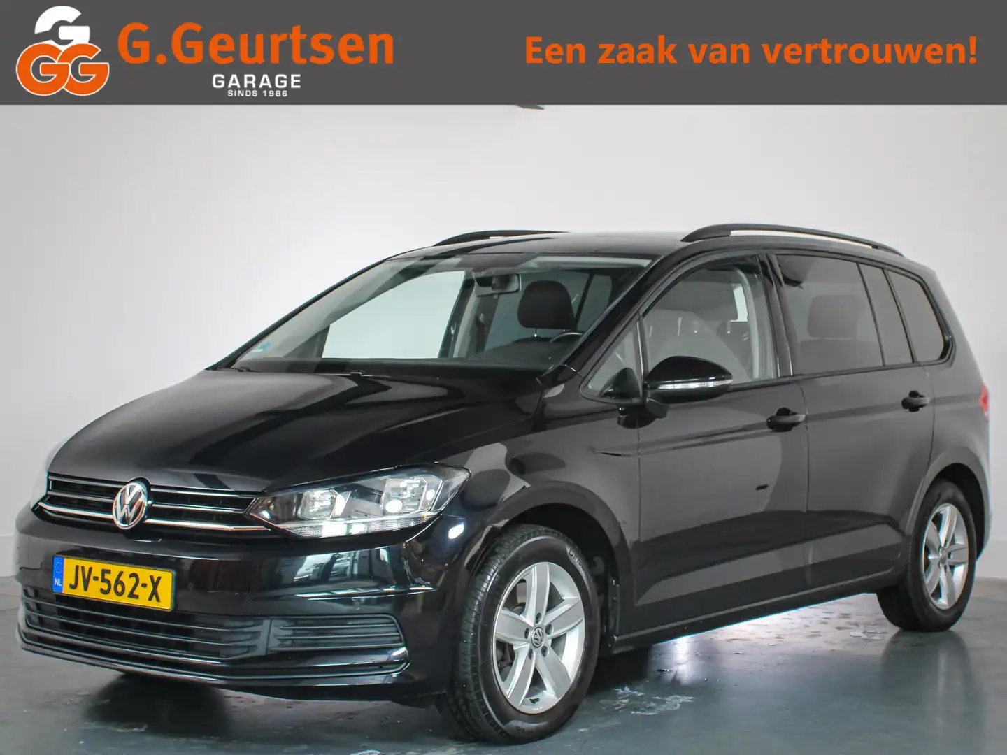 Volkswagen Touran 1.2 TSI Trendline, 5p, Trekhaak, Cruise Control, N Zwart - 1