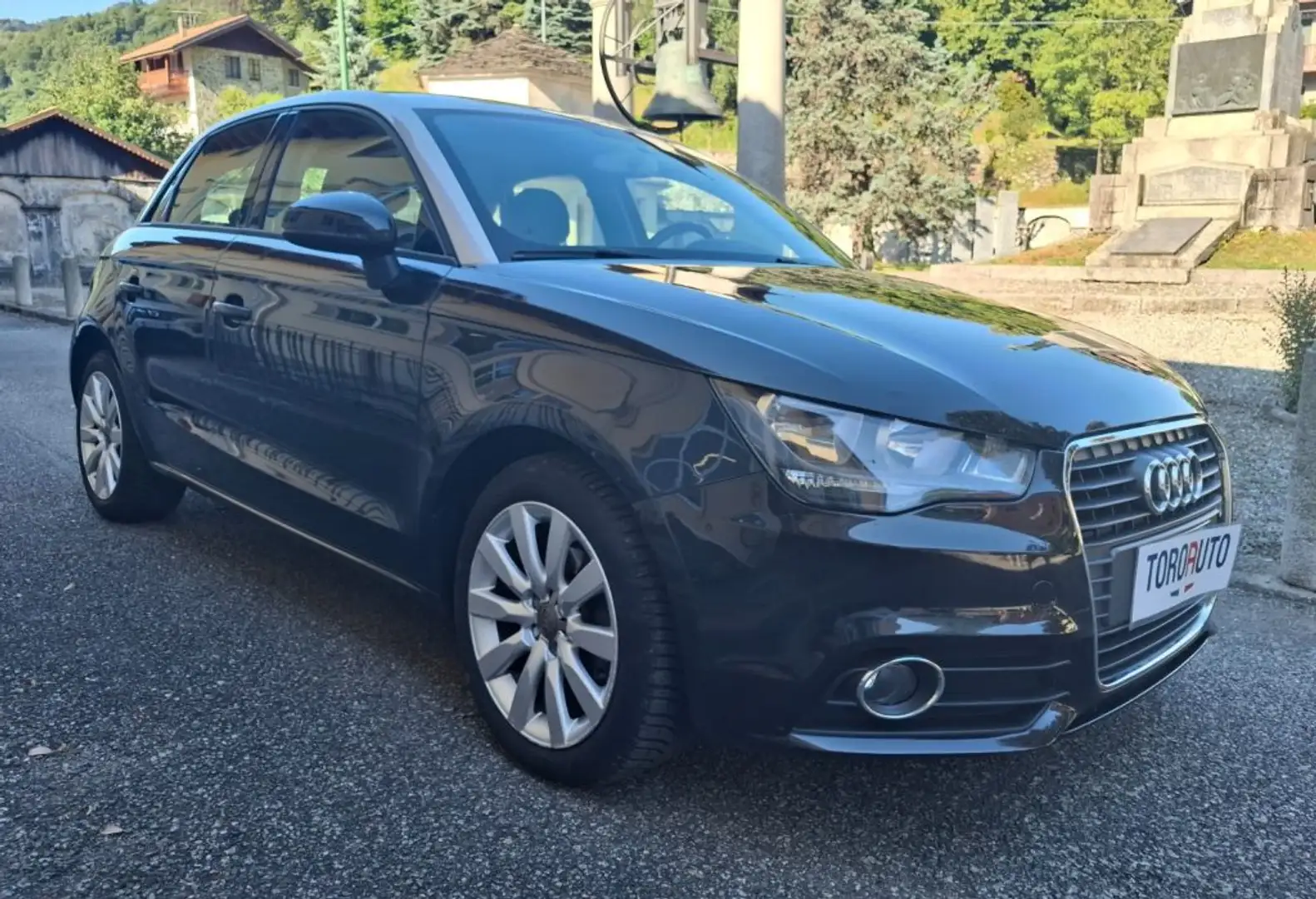 Audi A1 SPB 1.6 TDI Ambition Grigio - 1
