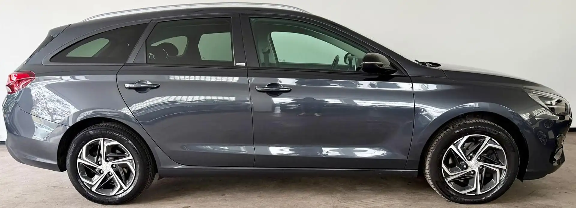 Hyundai i30 cw Intro Edition LED Kamera NAVI PDC Shz - 2