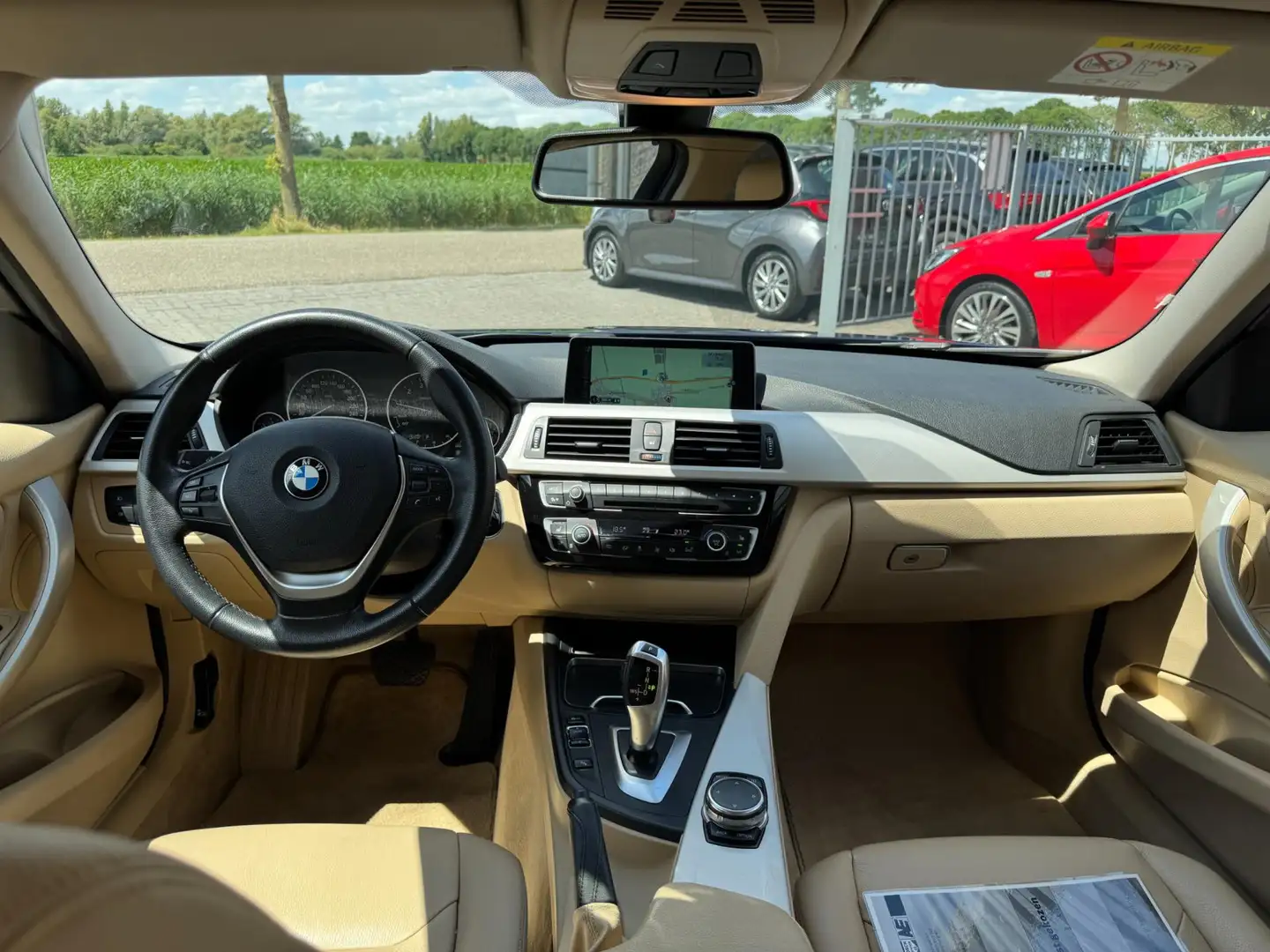 BMW 320 3-serie 320i High Executive 184 PK / PDC / NAVIGAT Blauw - 2