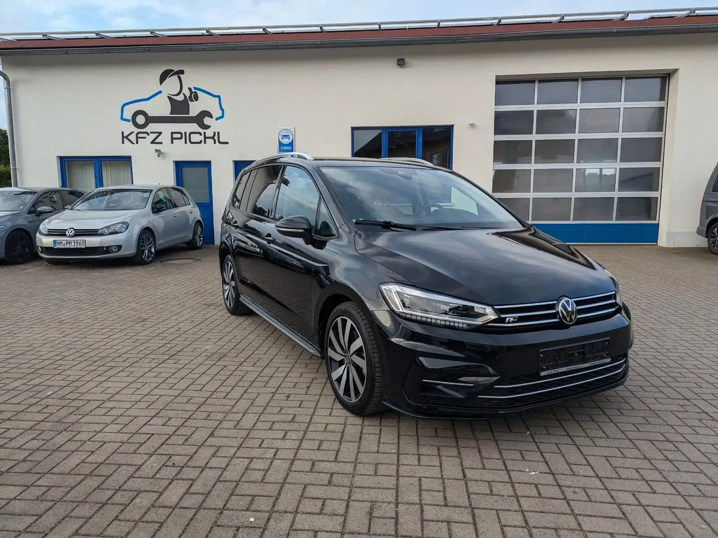 Volkswagen Touran Move R-Line 1,5TSI DSG Panor.7-Sitz,LED Schwarz - 1