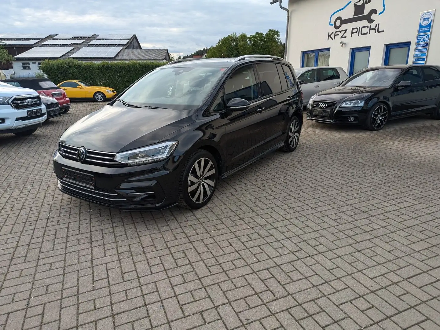 Volkswagen Touran Move R-Line 1,5TSI DSG Panor.7-Sitz,LED Schwarz - 2