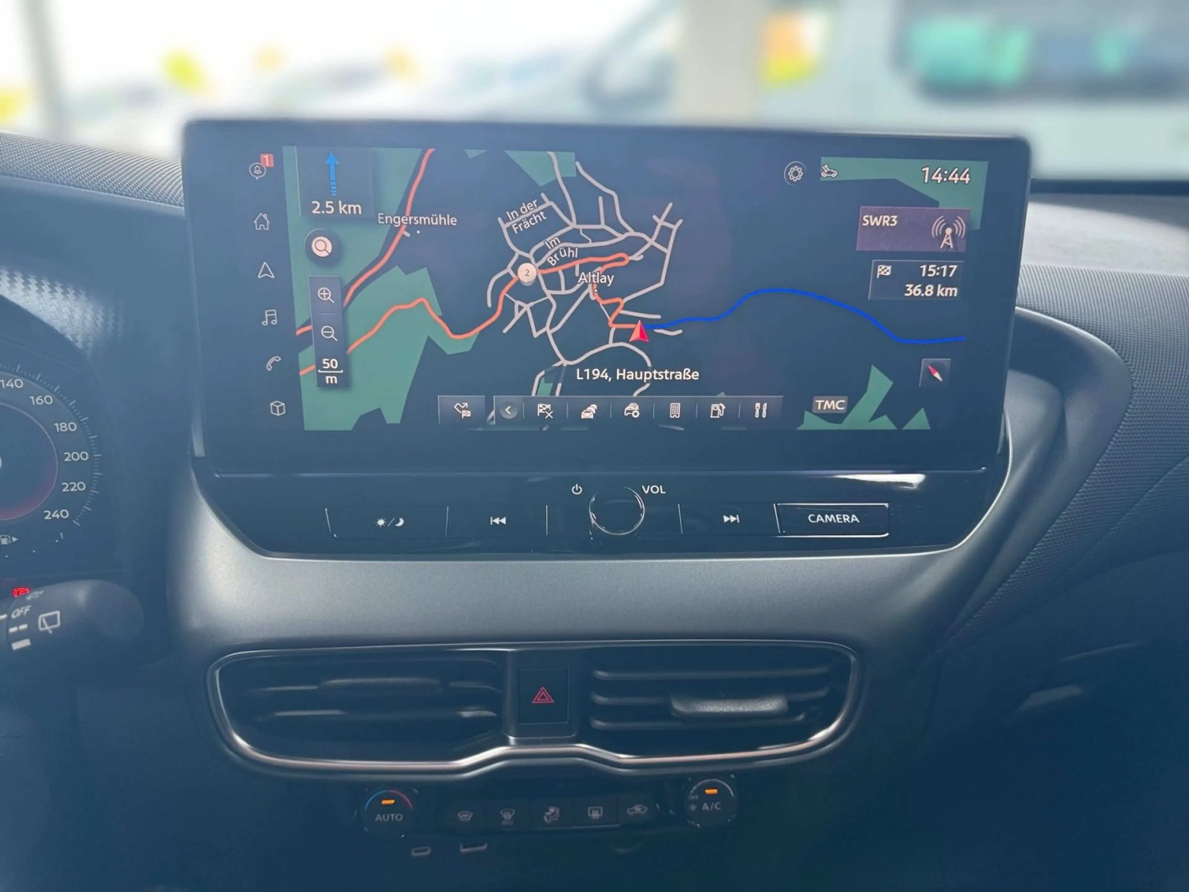 Nissan Juke N-Connecta — photo 9