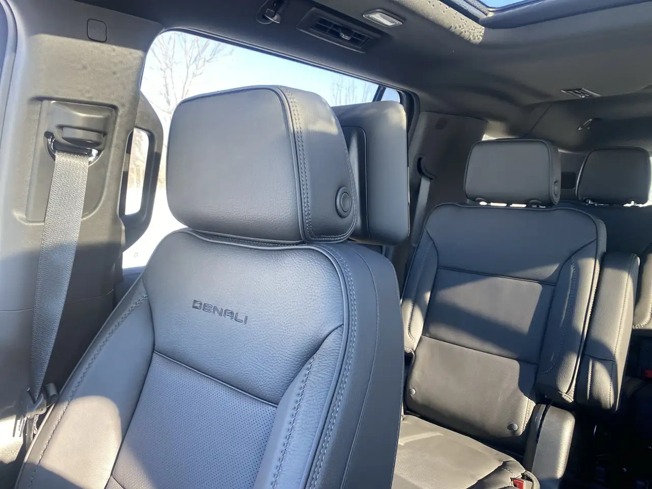 GMC Yukon снимка GMC Yukon