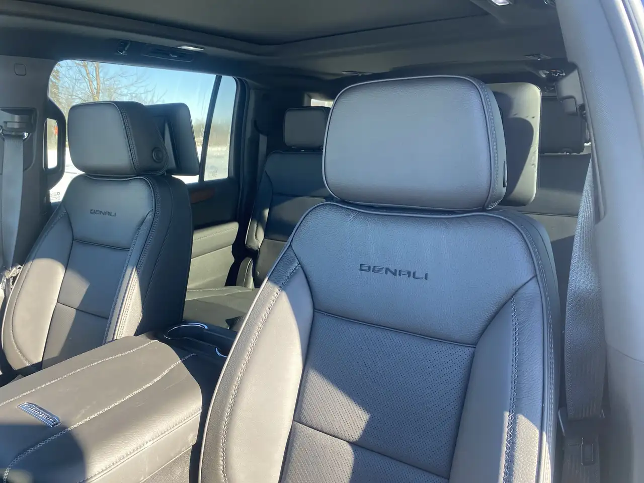 GMC Yukon снимка GMC Yukon