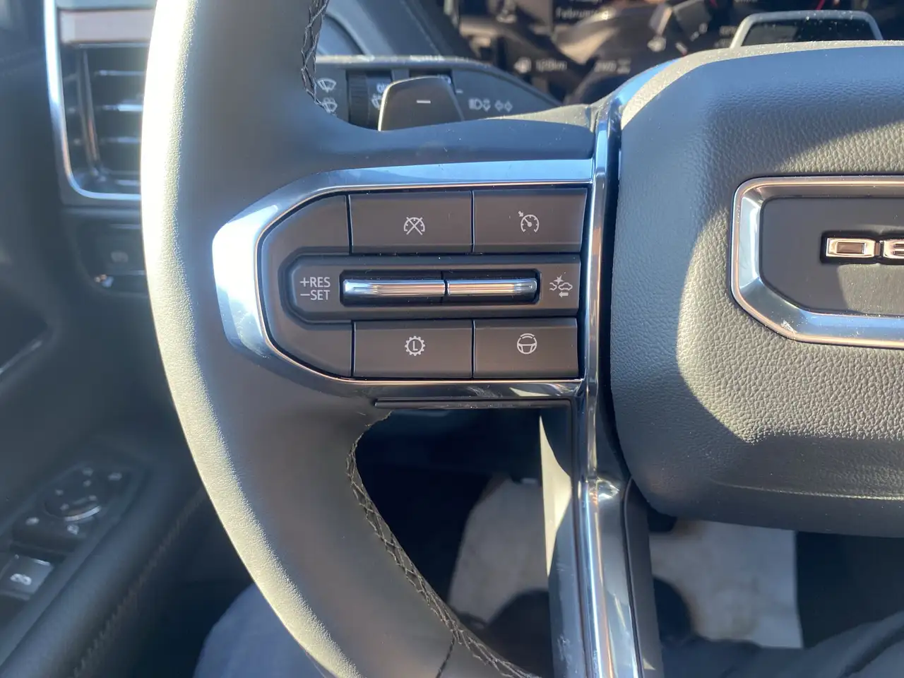 GMC Yukon снимка GMC Yukon