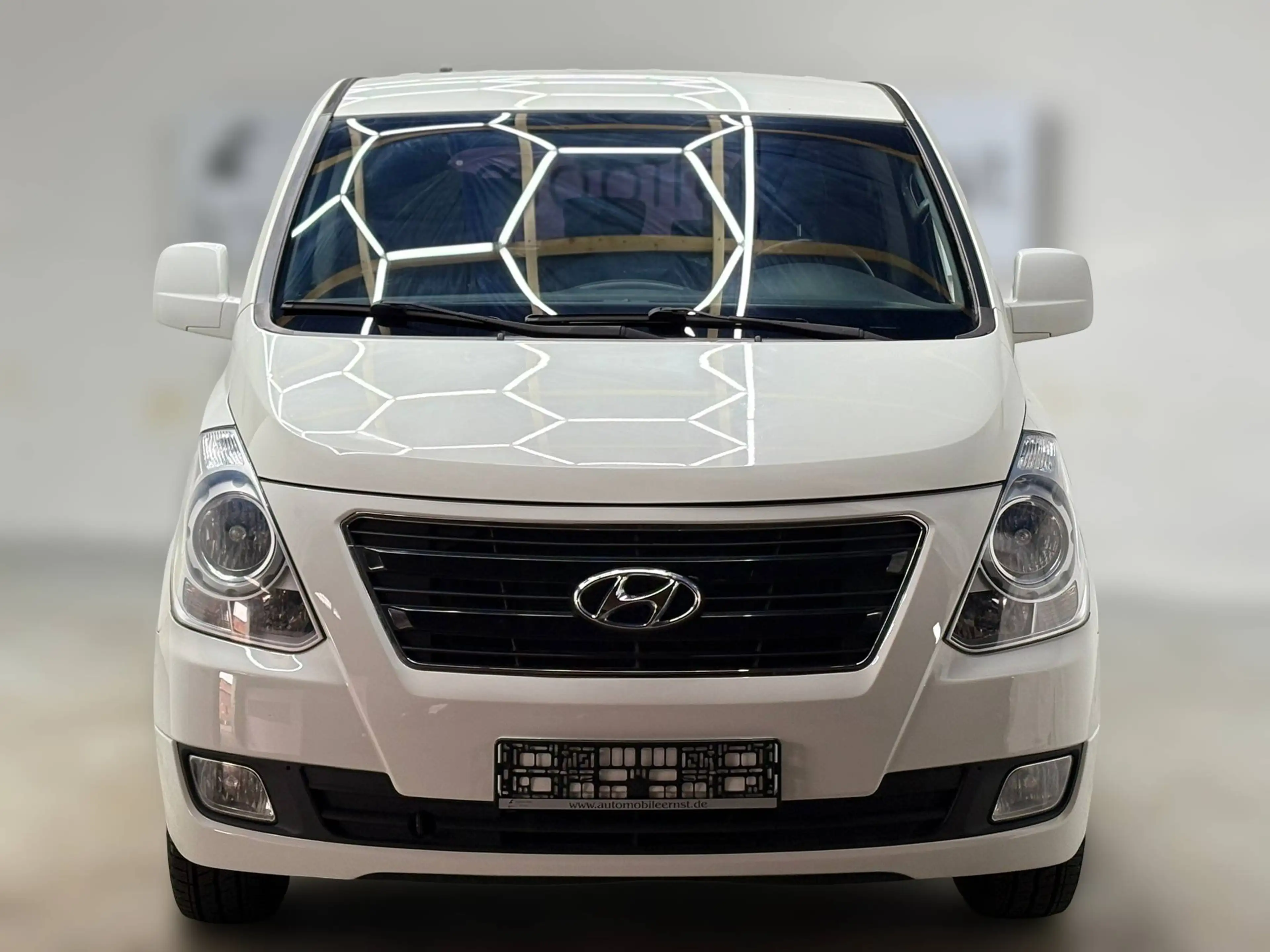 Hyundai H-1 Grand Starex — photo 6