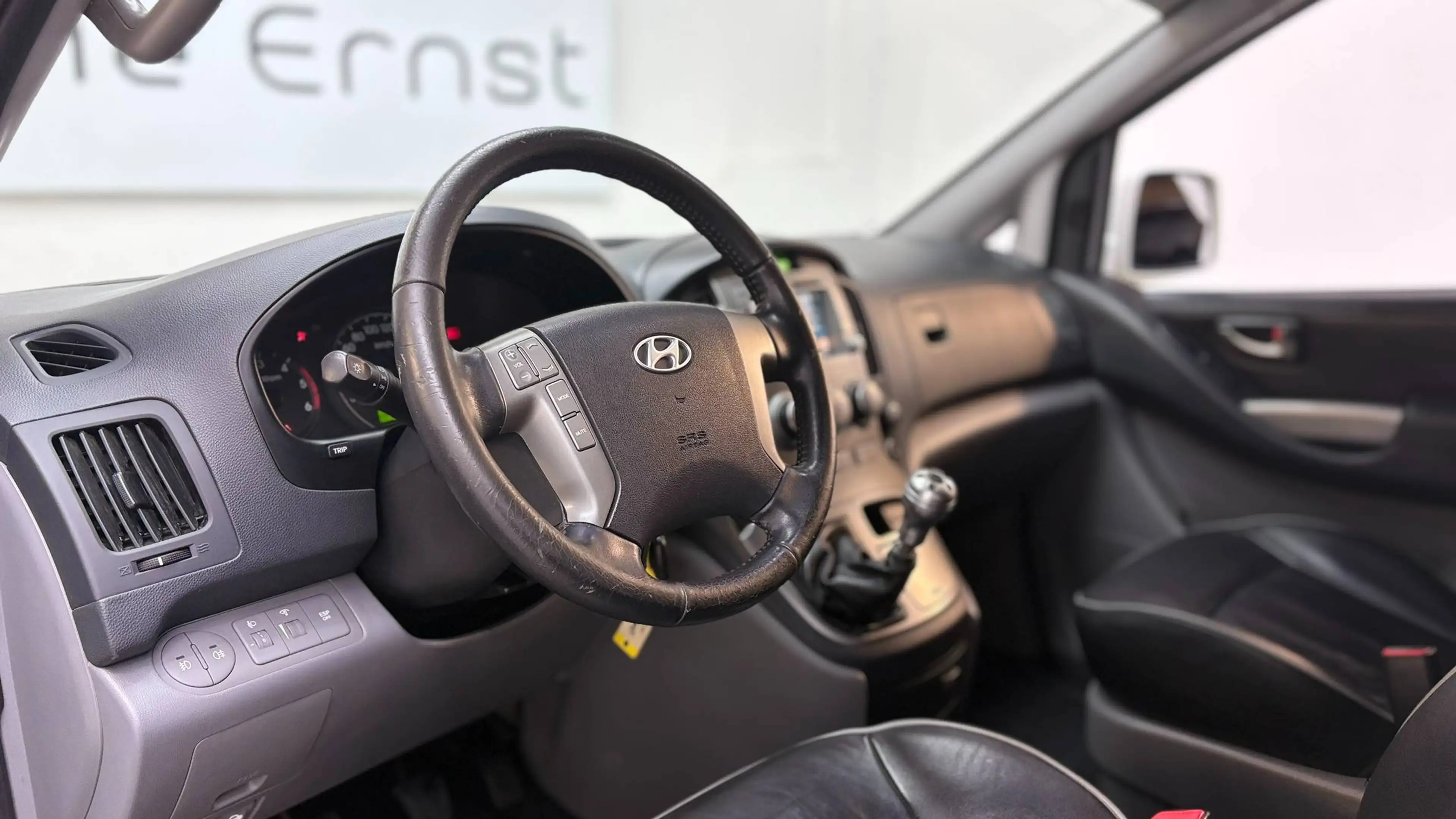 Hyundai H-1 Grand Starex — photo 9