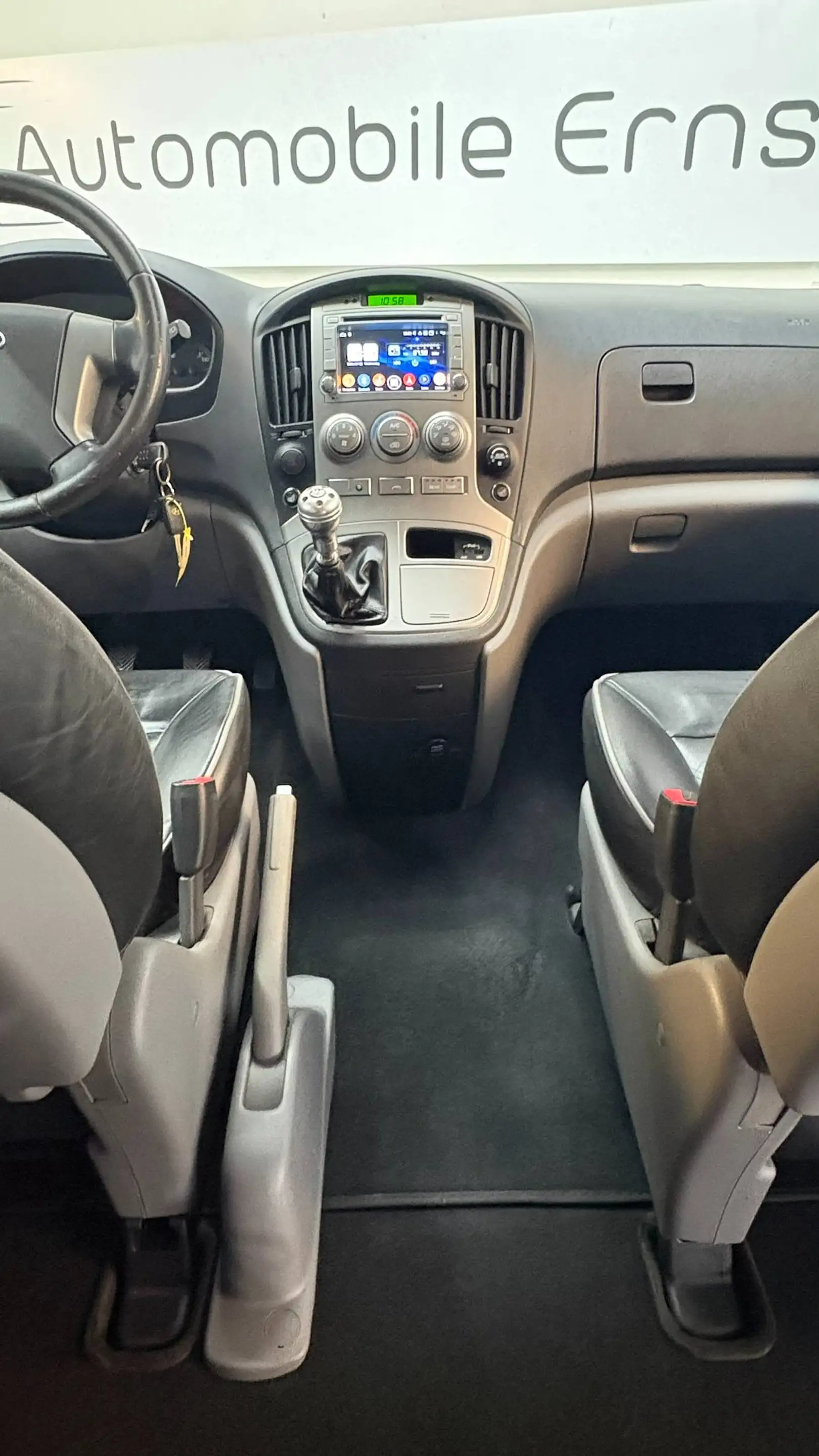 Hyundai H-1 Grand Starex — photo 8