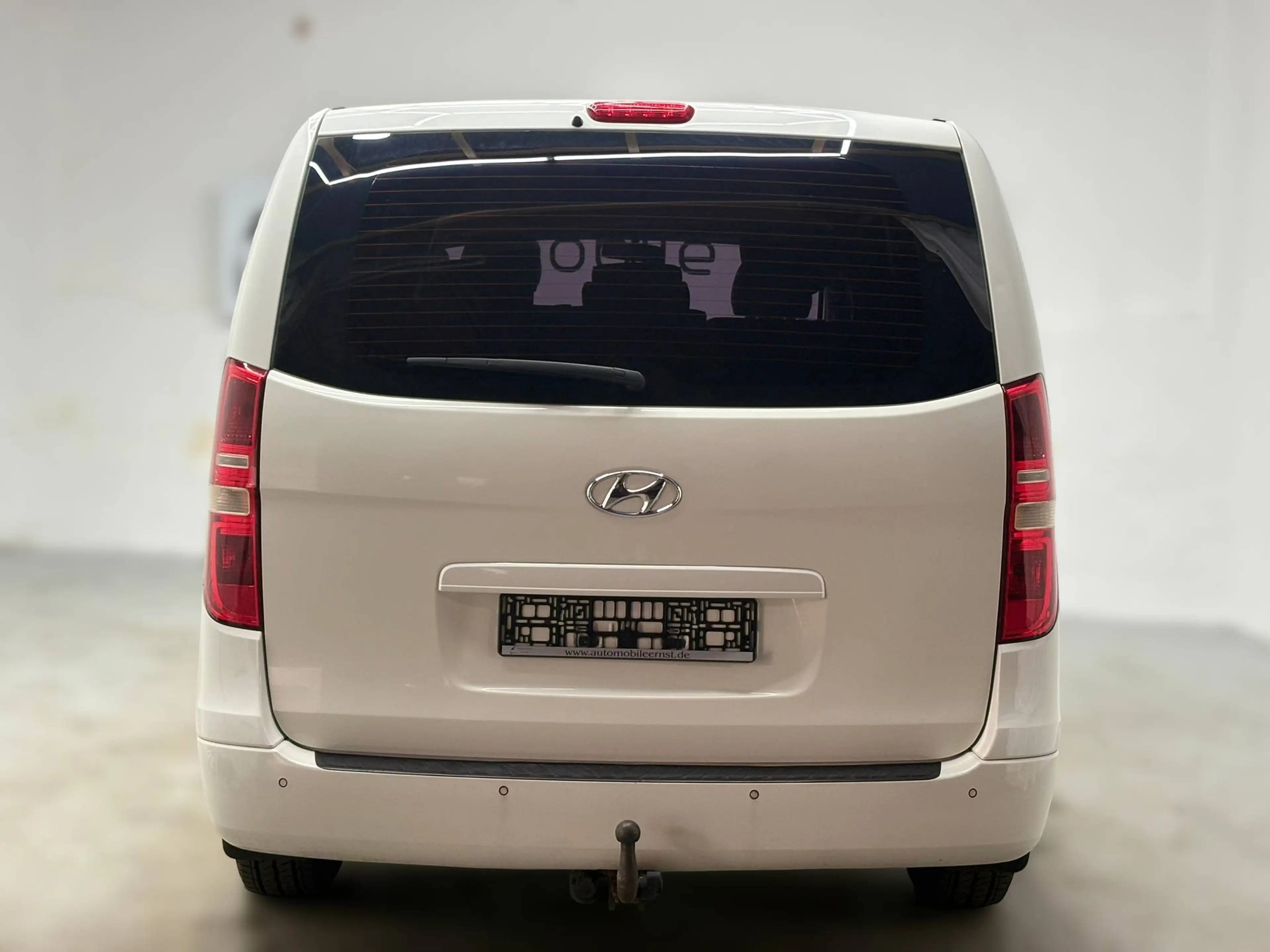 Hyundai H-1 Grand Starex — photo 3