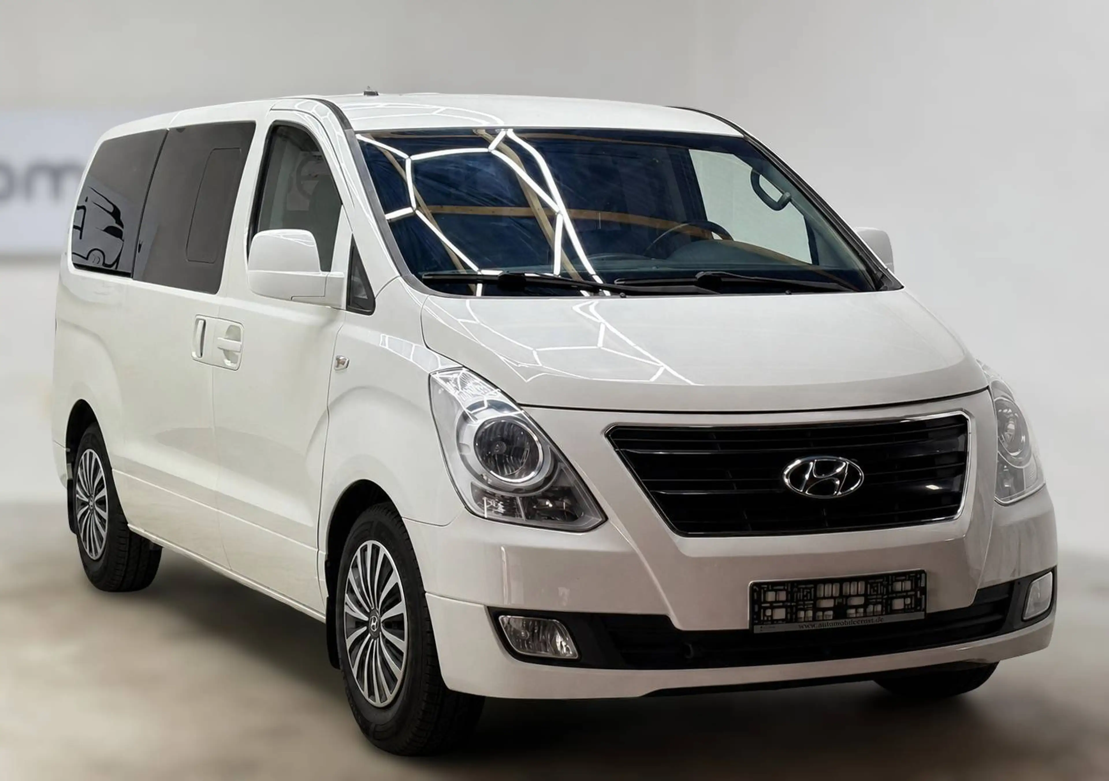 Hyundai H-1 Grand Starex — photo 5
