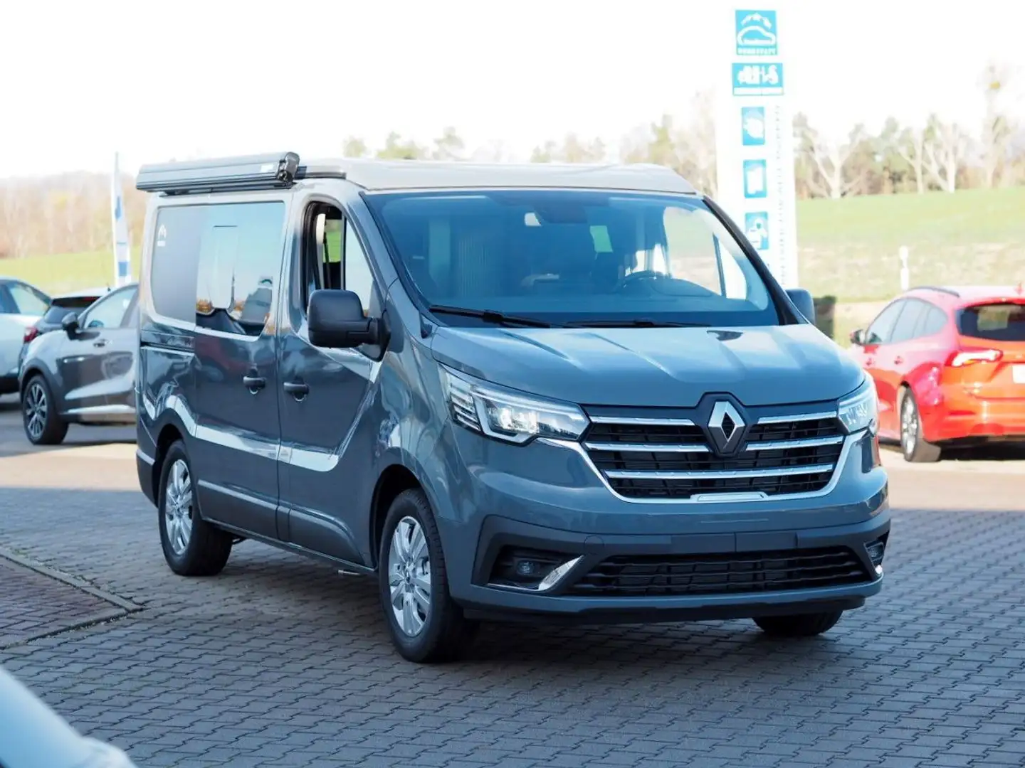 Mooveo Campervan 2 ,150PS, Navi ,Solar, Markise Grau - 2