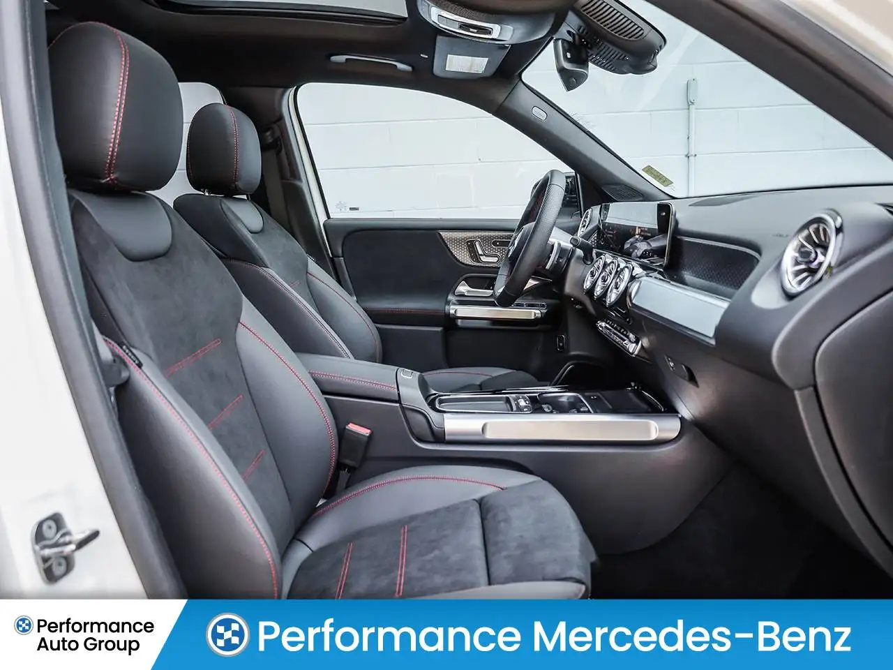 Mercedes-Benz GLB photo Mercedes-Benz GLB
