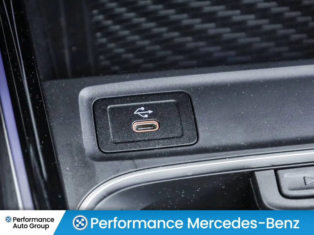 Mercedes-Benz GLB photo Mercedes-Benz GLB