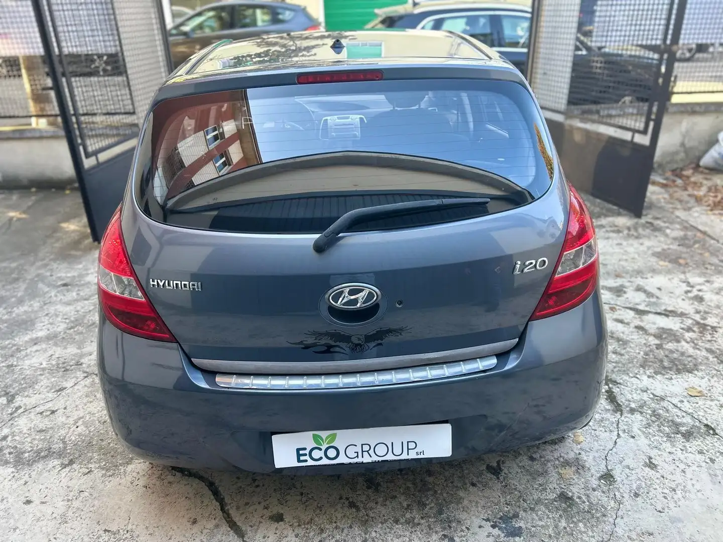 Hyundai i20 i20 5p 1.2 Classic FL Gris - 2