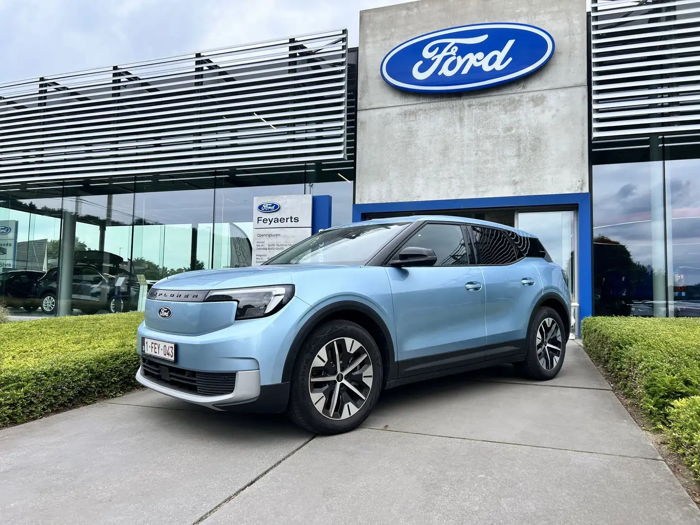 Ford Explorer Extended Range 79 kWh met 204 PK! Niebieski - 1