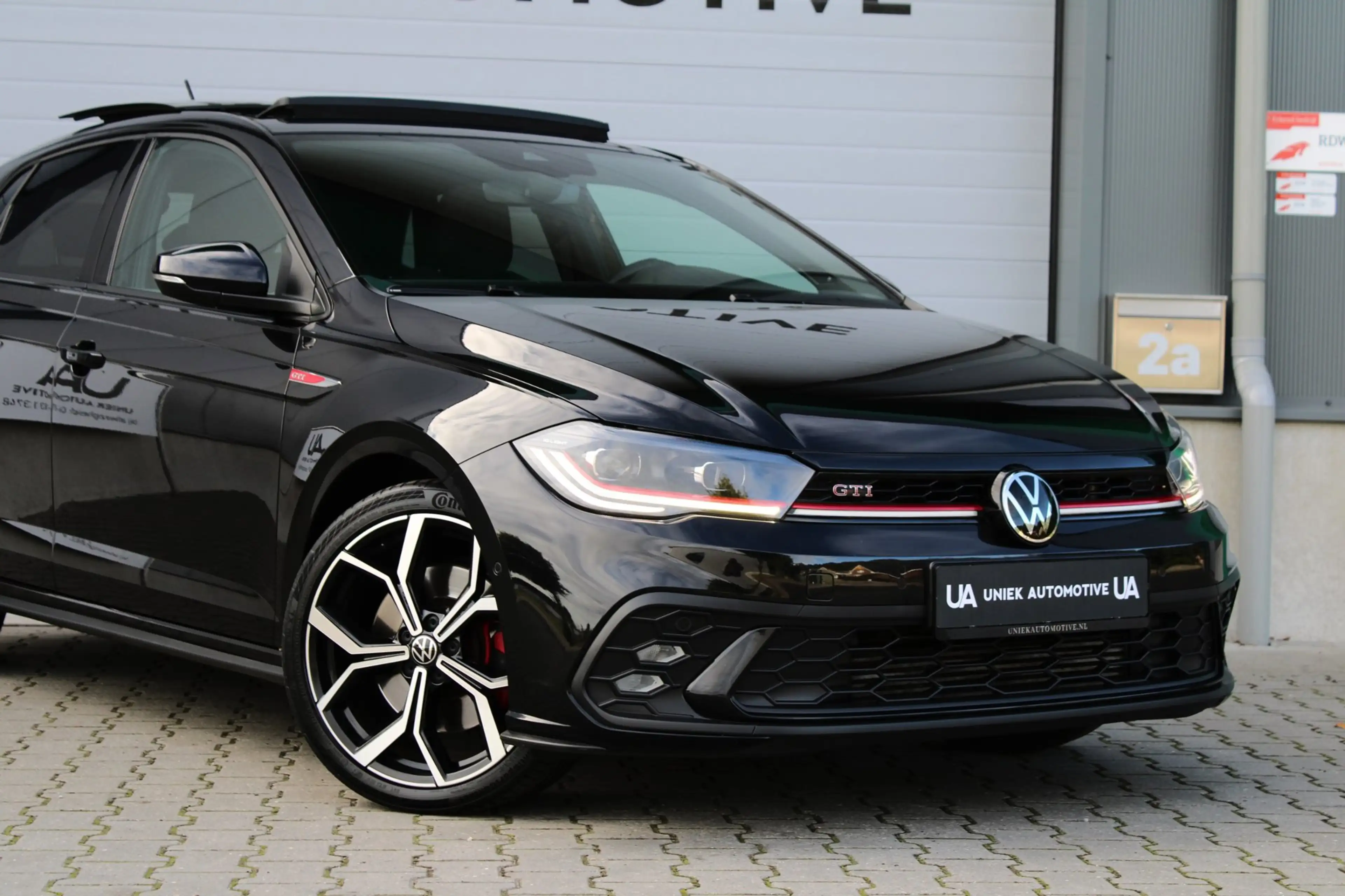 Volkswagen Polo GTI 2.0 TSI | DSG | LED IQ-MATRIX | 18" | PANO | ACC | — photo 2