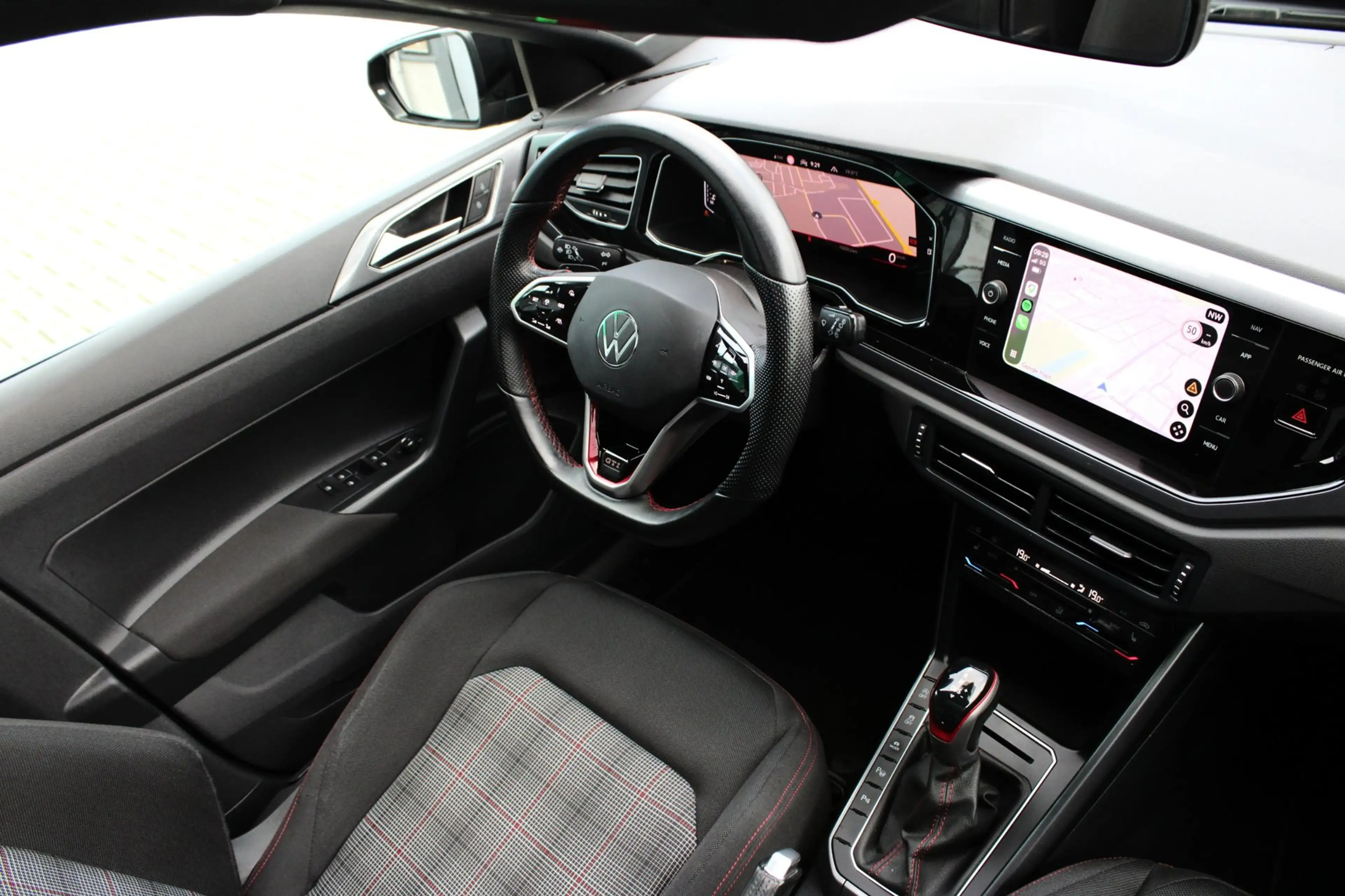 Volkswagen Polo GTI 2.0 TSI | DSG | LED IQ-MATRIX | 18" | PANO | ACC | — photo 46