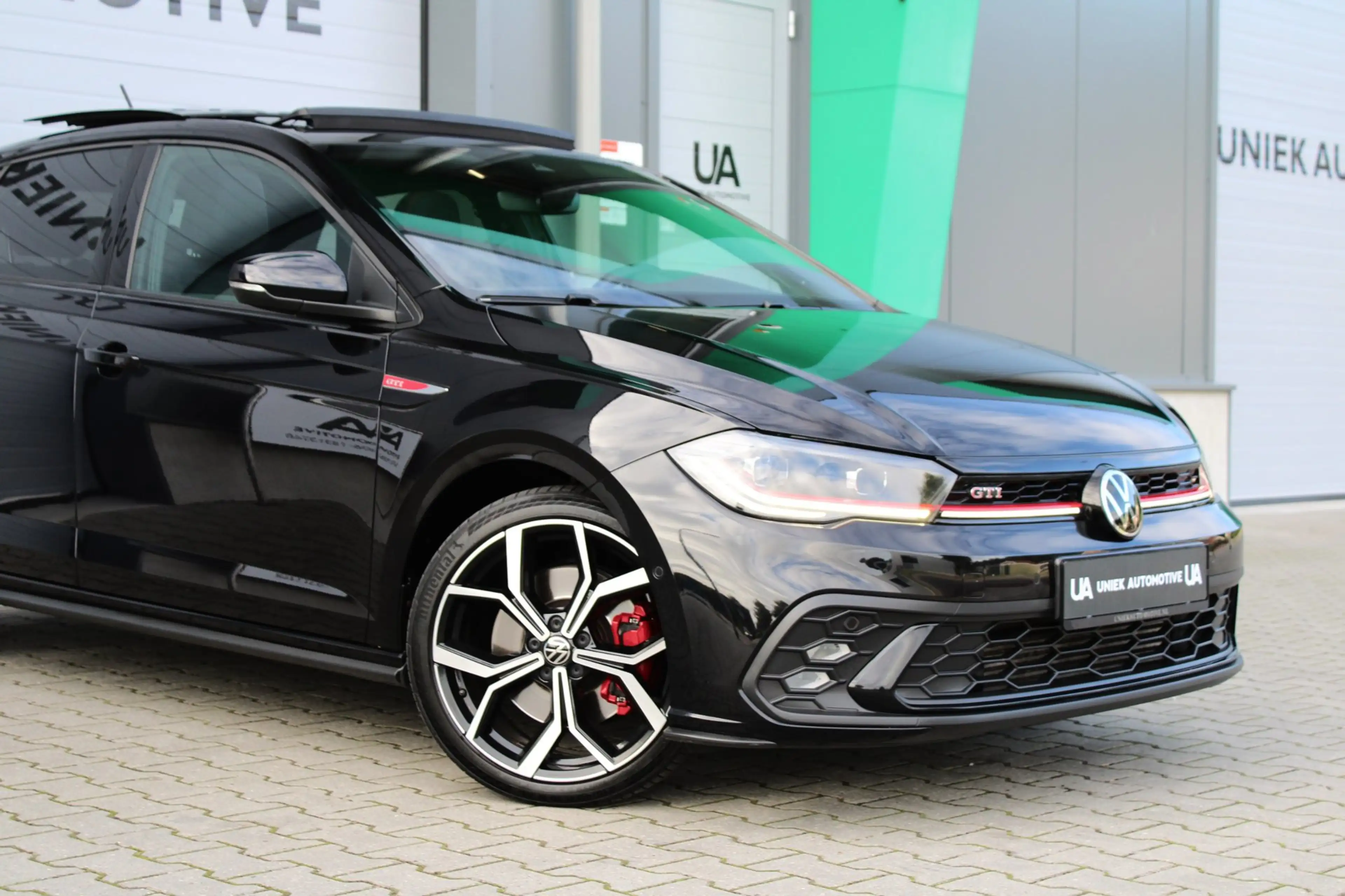 Volkswagen Polo GTI 2.0 TSI | DSG | LED IQ-MATRIX | 18" | PANO | ACC | — photo 11
