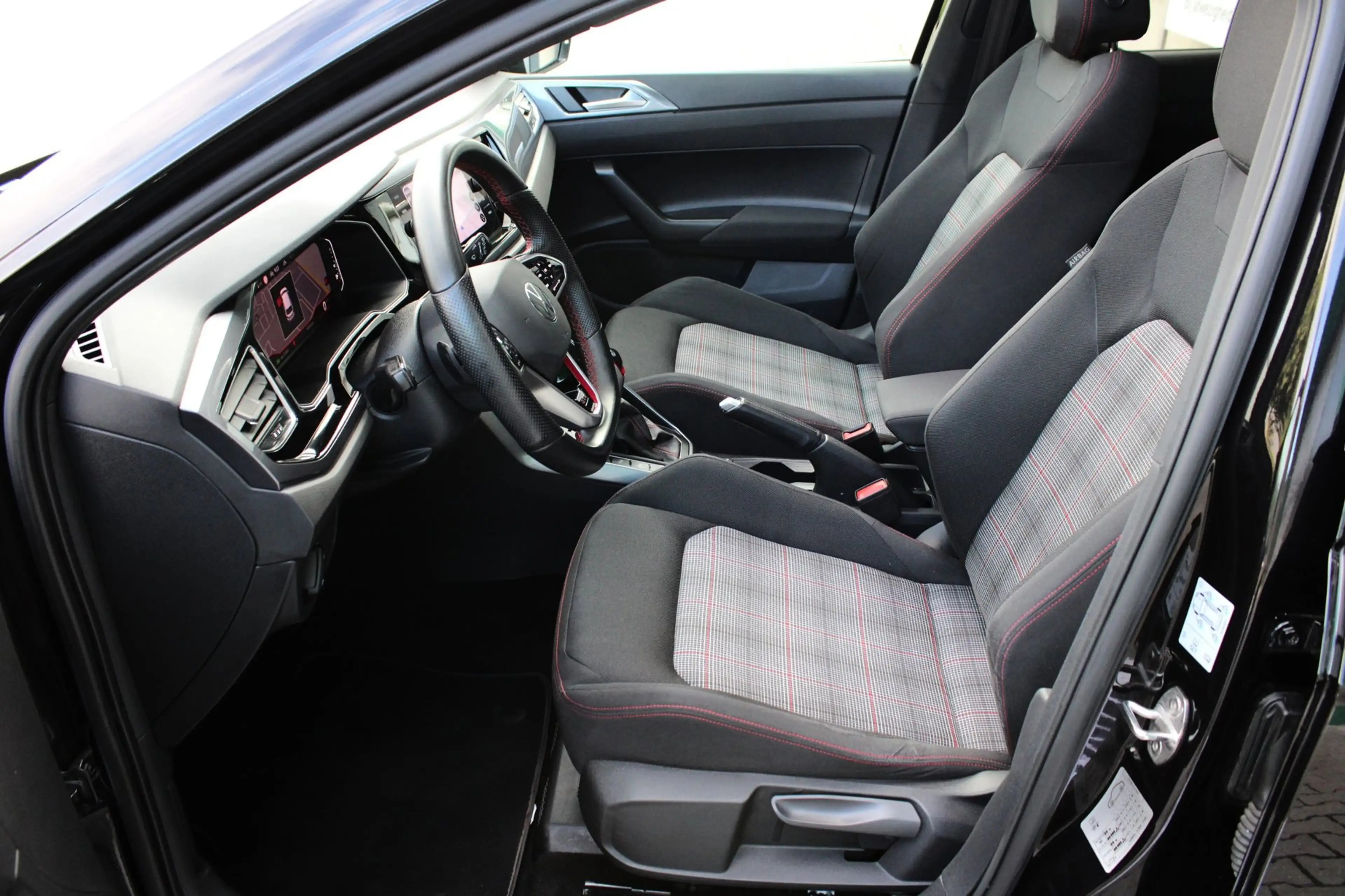 Volkswagen Polo GTI 2.0 TSI | DSG | LED IQ-MATRIX | 18" | PANO | ACC | — photo 30