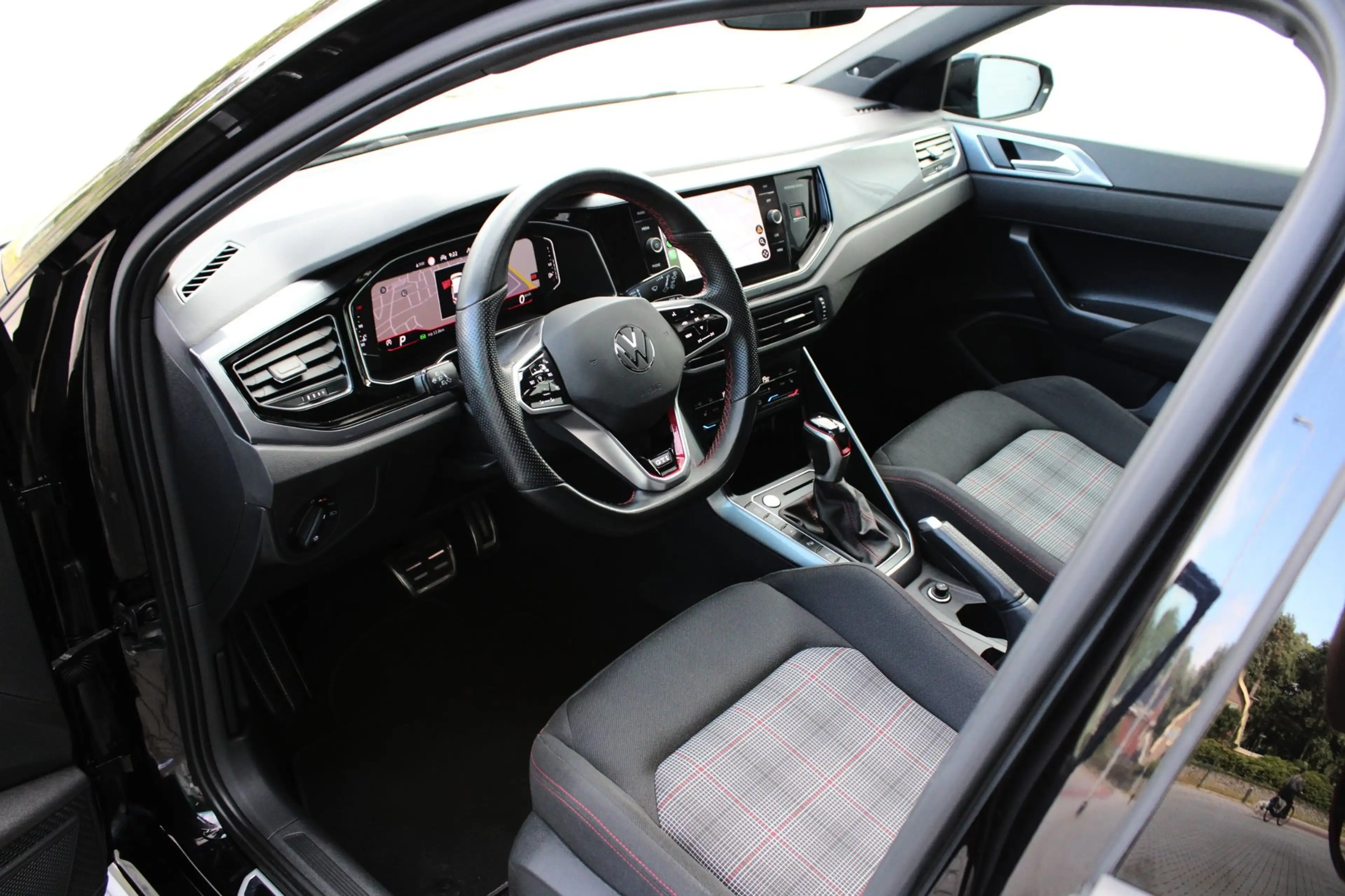 Volkswagen Polo GTI 2.0 TSI | DSG | LED IQ-MATRIX | 18" | PANO | ACC | — photo 23
