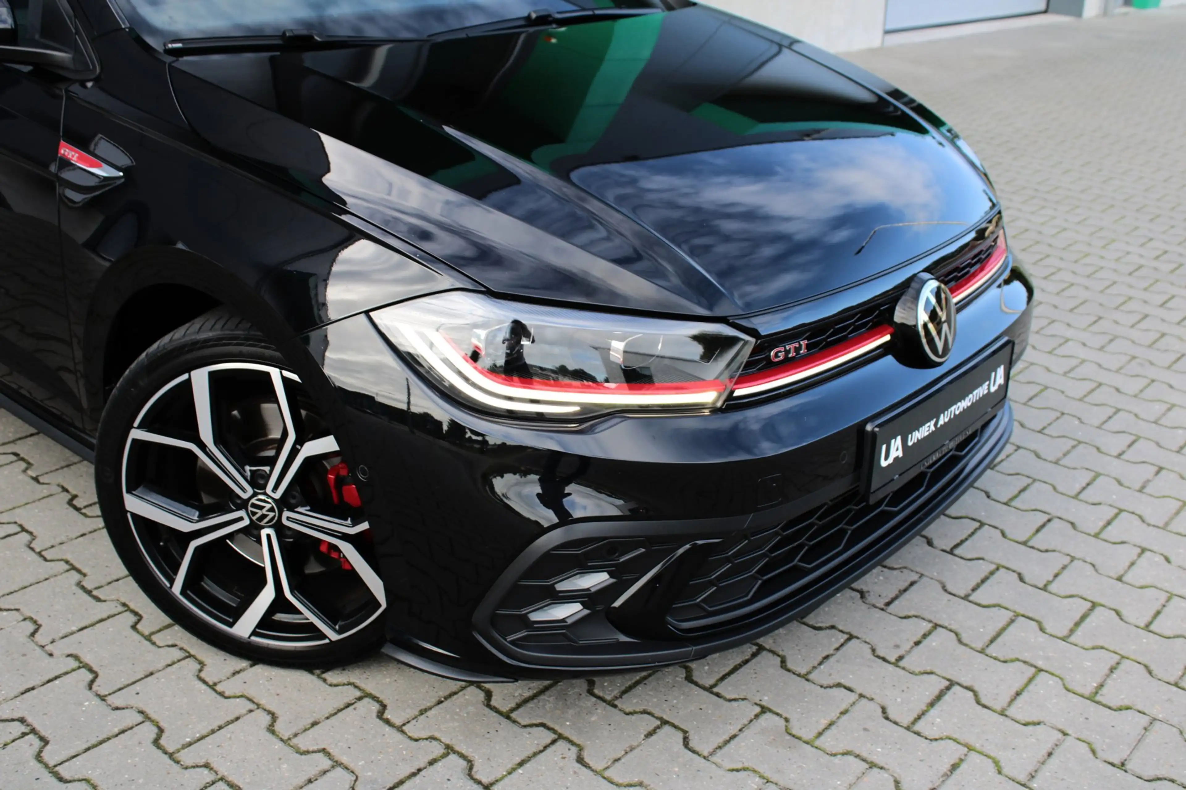 Volkswagen Polo GTI 2.0 TSI | DSG | LED IQ-MATRIX | 18" | PANO | ACC | — photo 12