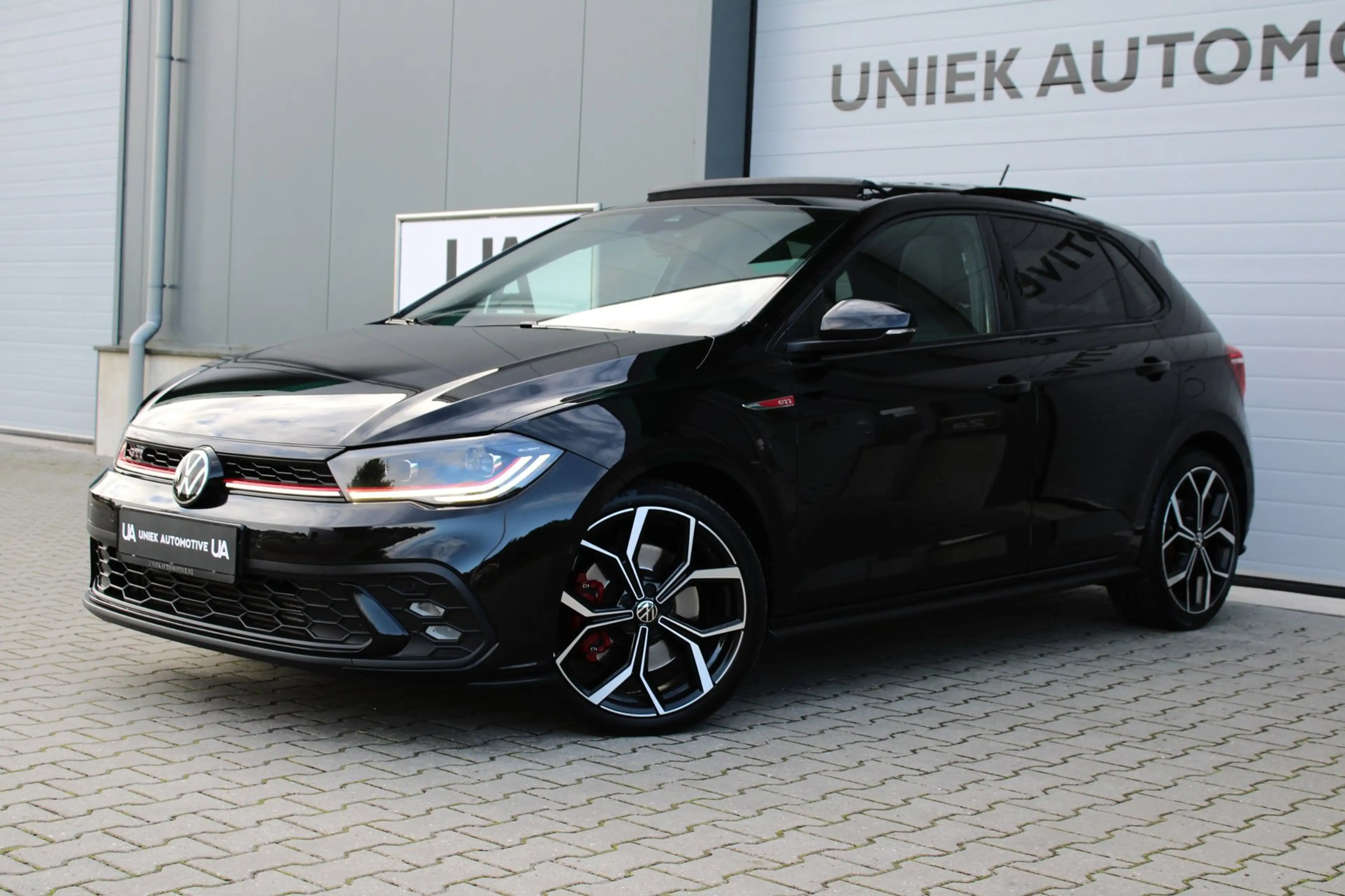 Volkswagen Polo GTI 2.0 TSI | DSG | LED IQ-MATRIX | 18" | PANO | ACC | — photo 17
