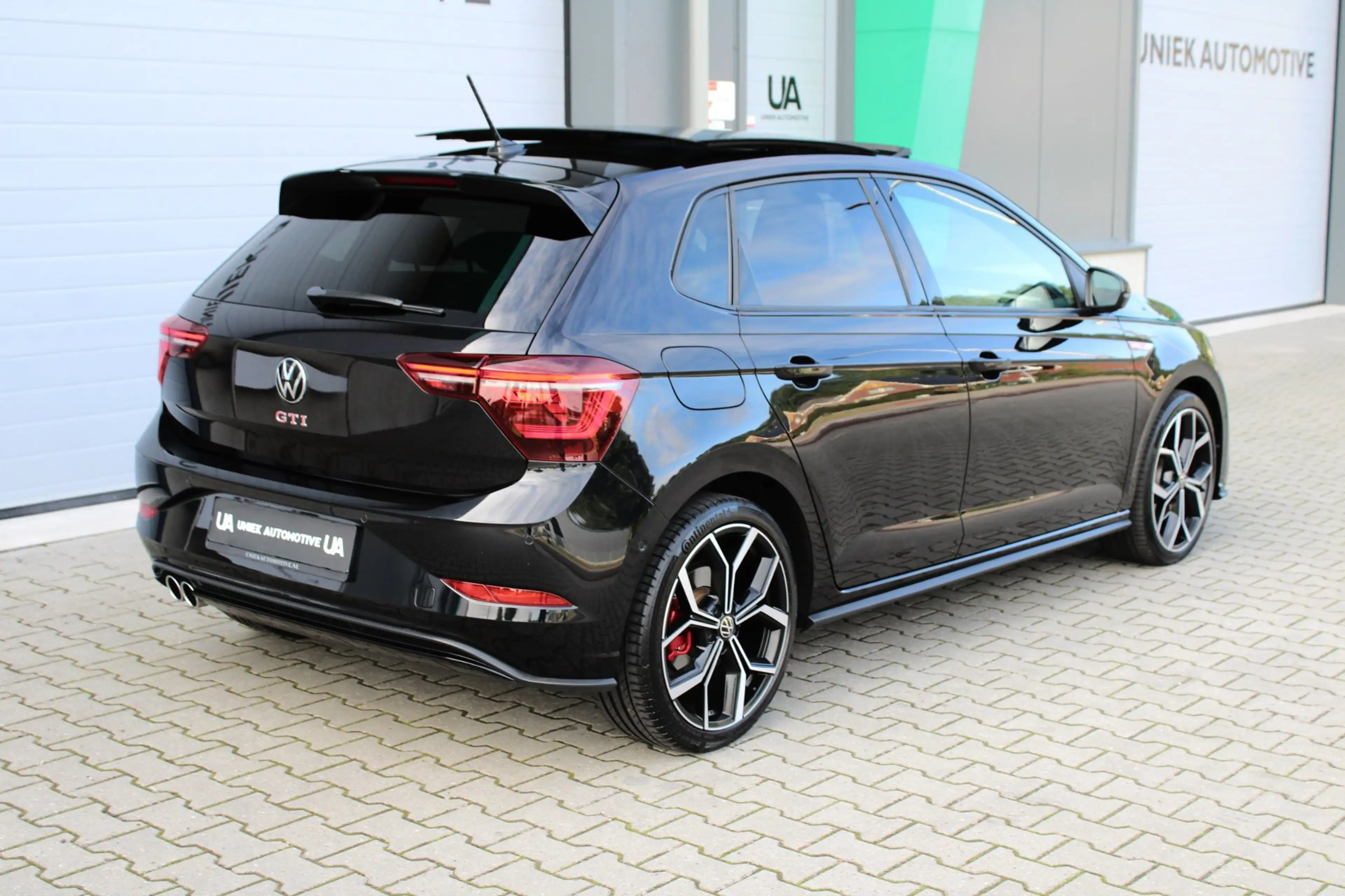Volkswagen Polo GTI 2.0 TSI | DSG | LED IQ-MATRIX | 18" | PANO | ACC | — photo 7