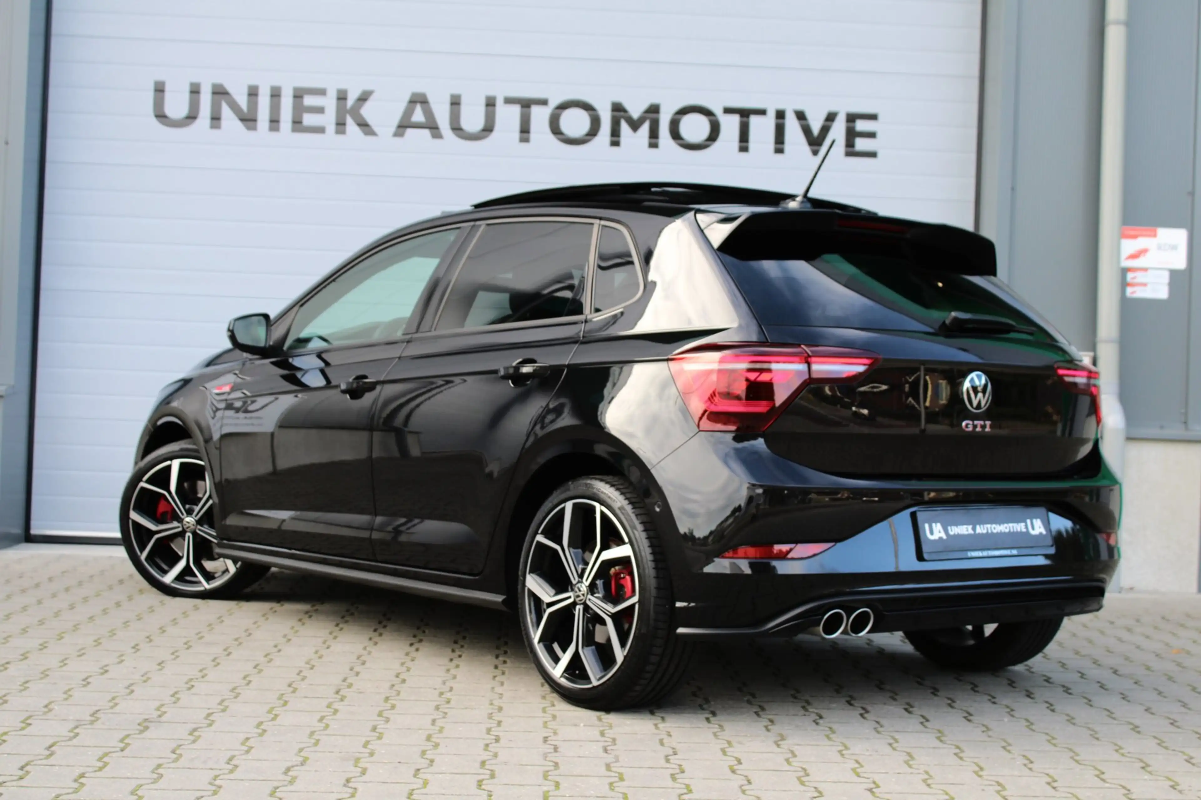 Volkswagen Polo GTI 2.0 TSI | DSG | LED IQ-MATRIX | 18" | PANO | ACC | — photo 3