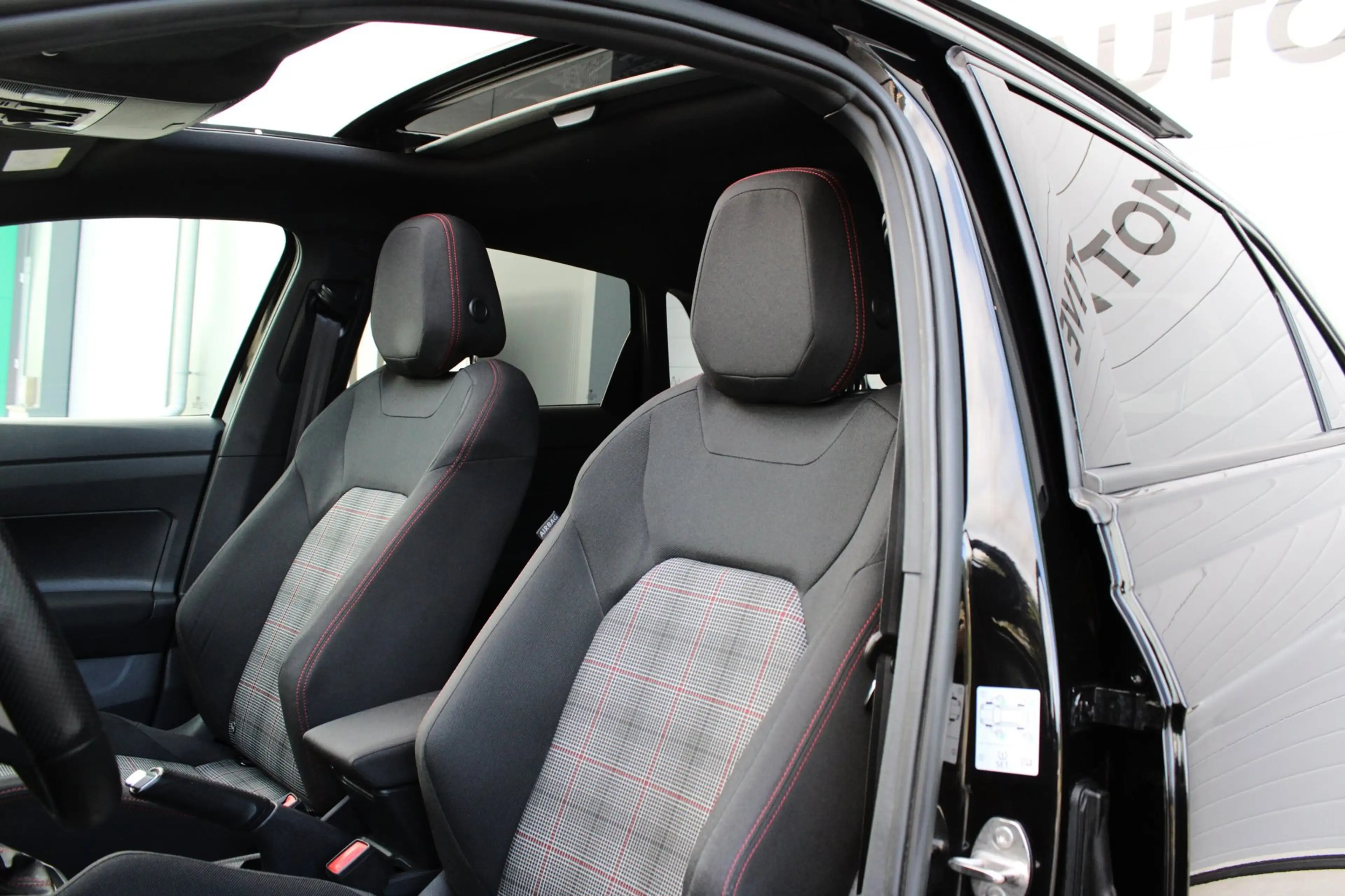 Volkswagen Polo GTI 2.0 TSI | DSG | LED IQ-MATRIX | 18" | PANO | ACC | — photo 31