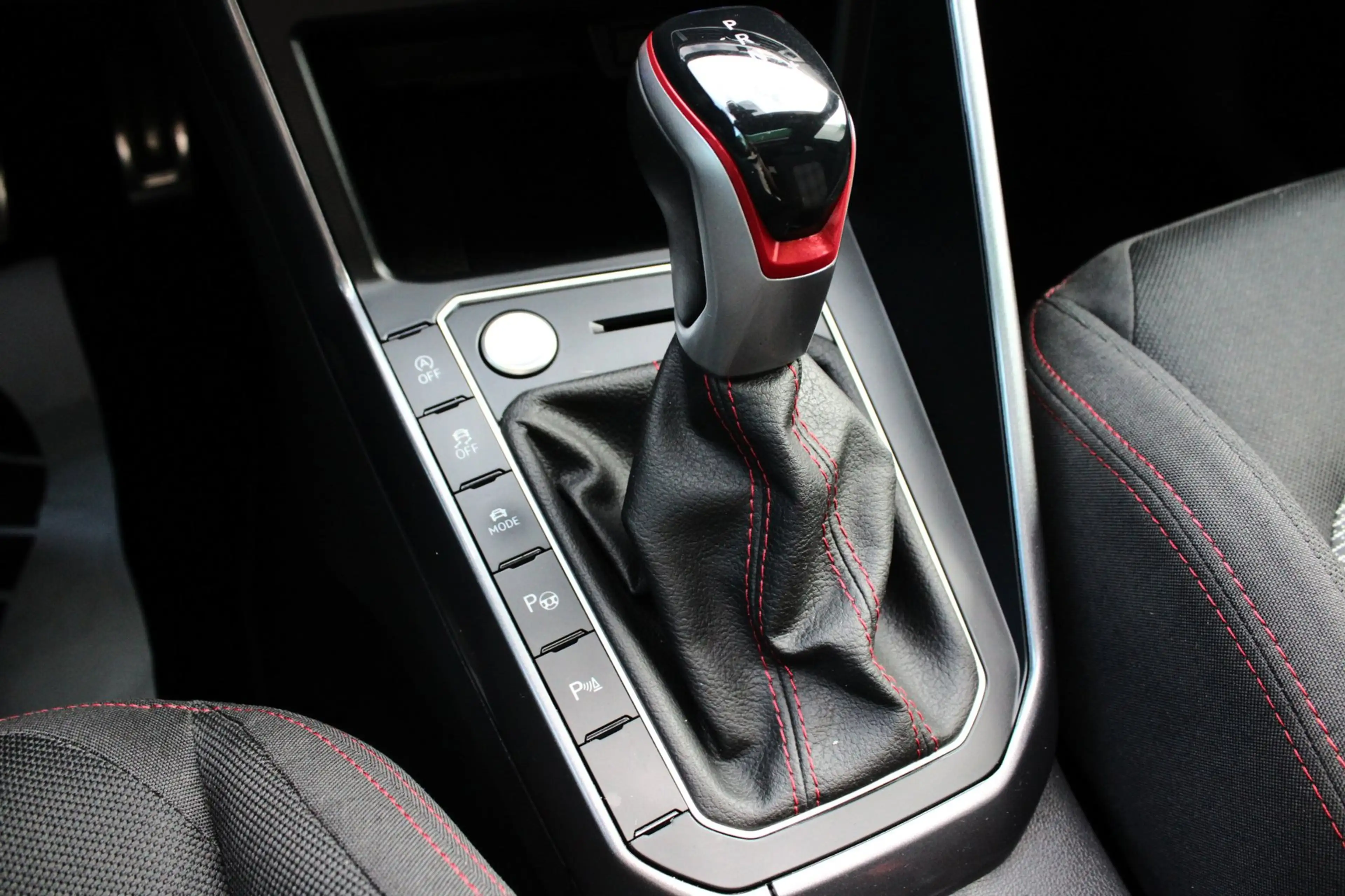 Volkswagen Polo GTI 2.0 TSI | DSG | LED IQ-MATRIX | 18" | PANO | ACC | — photo 37