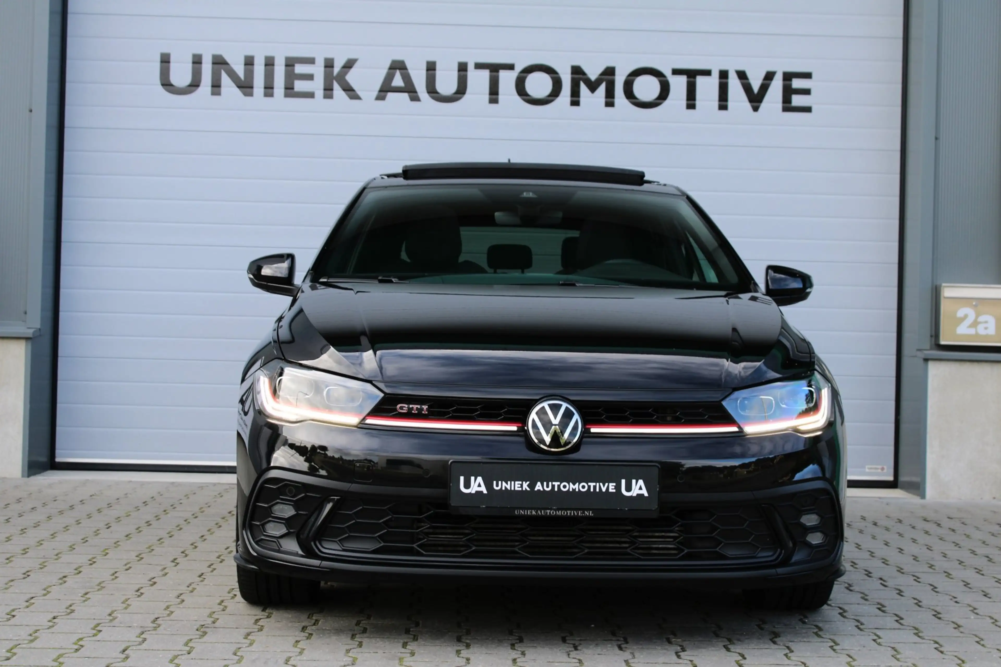 Volkswagen Polo GTI 2.0 TSI | DSG | LED IQ-MATRIX | 18" | PANO | ACC | — photo 9