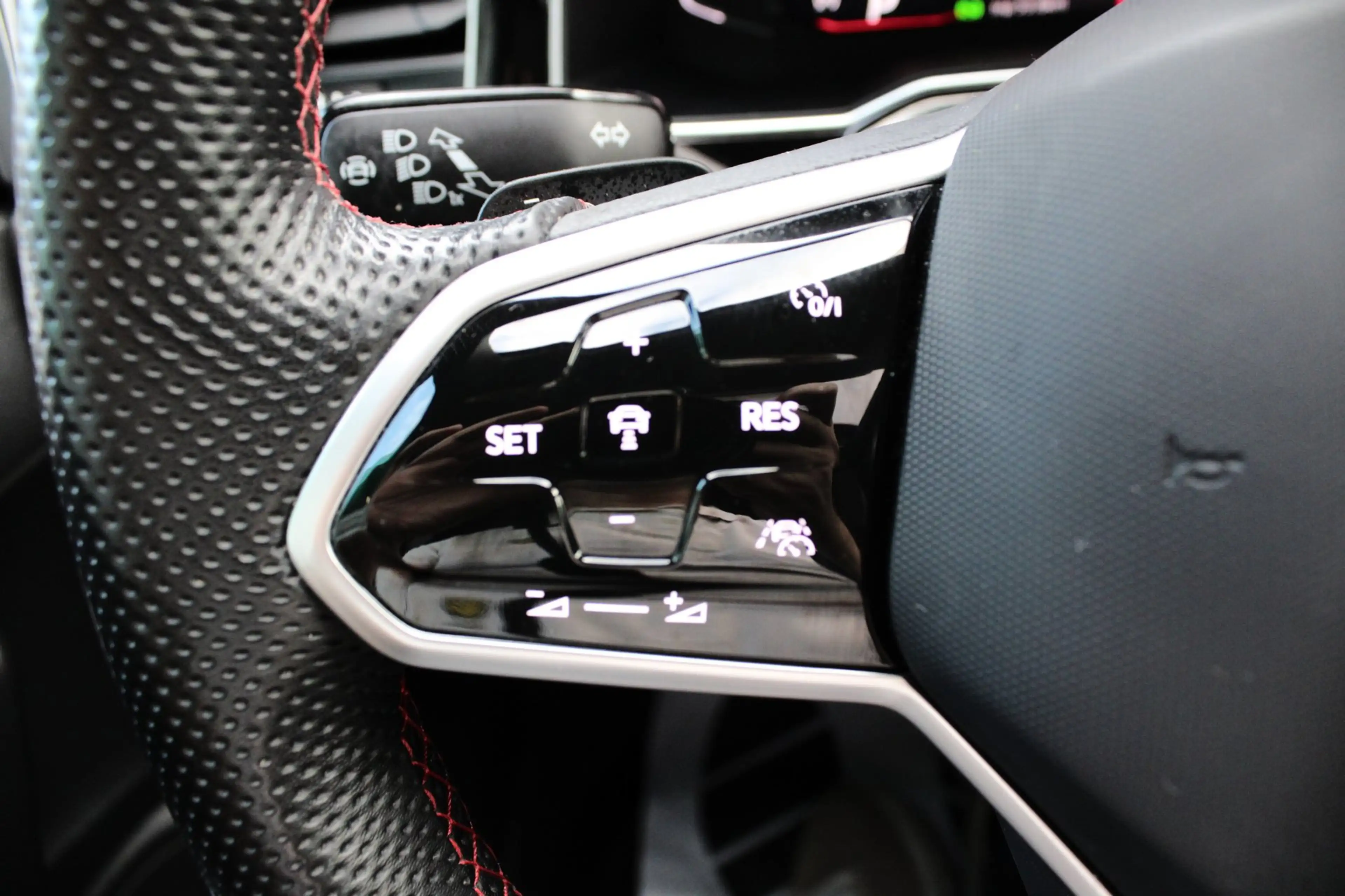 Volkswagen Polo GTI 2.0 TSI | DSG | LED IQ-MATRIX | 18" | PANO | ACC | — photo 27