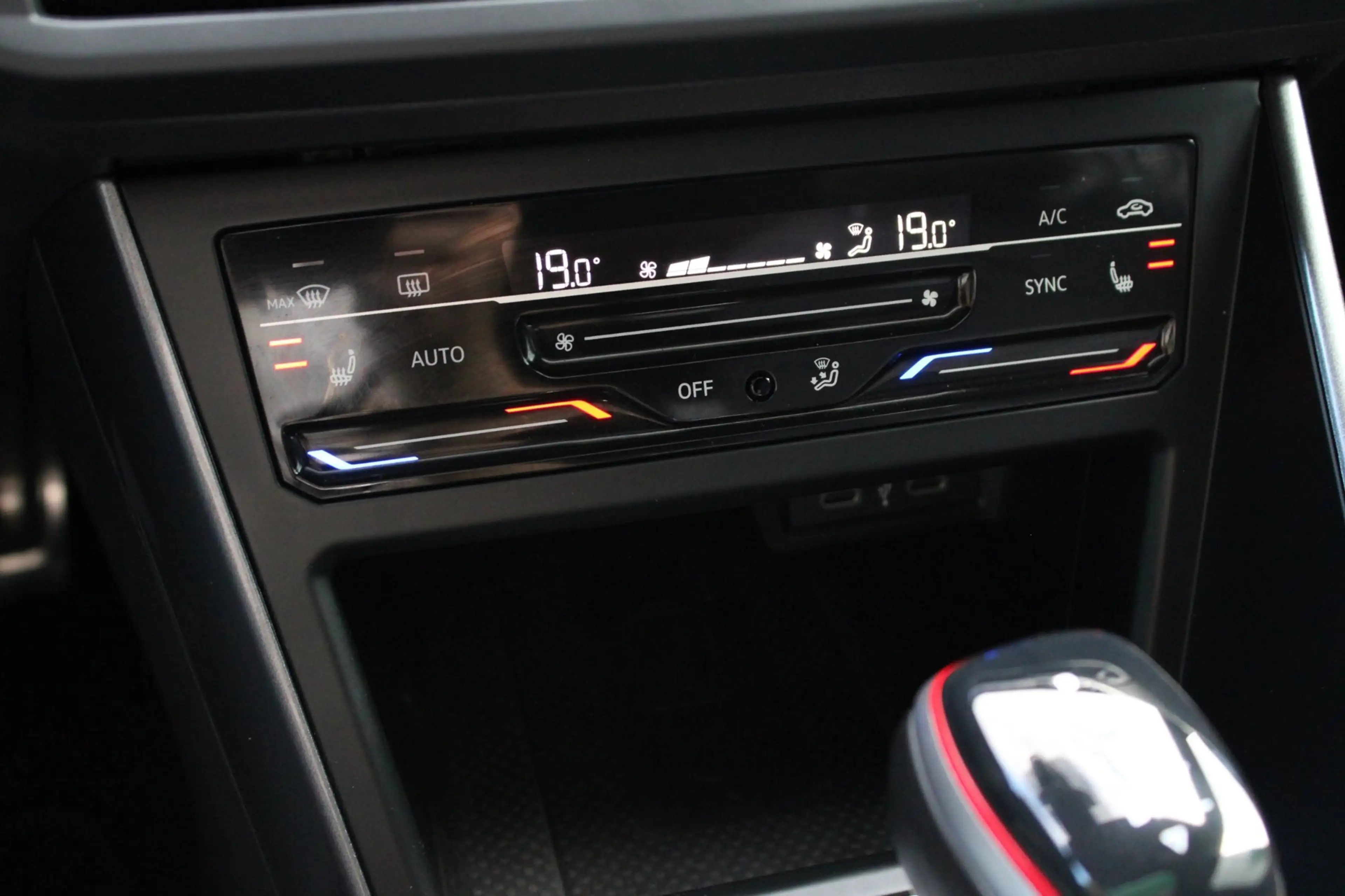 Volkswagen Polo GTI 2.0 TSI | DSG | LED IQ-MATRIX | 18" | PANO | ACC | — photo 38