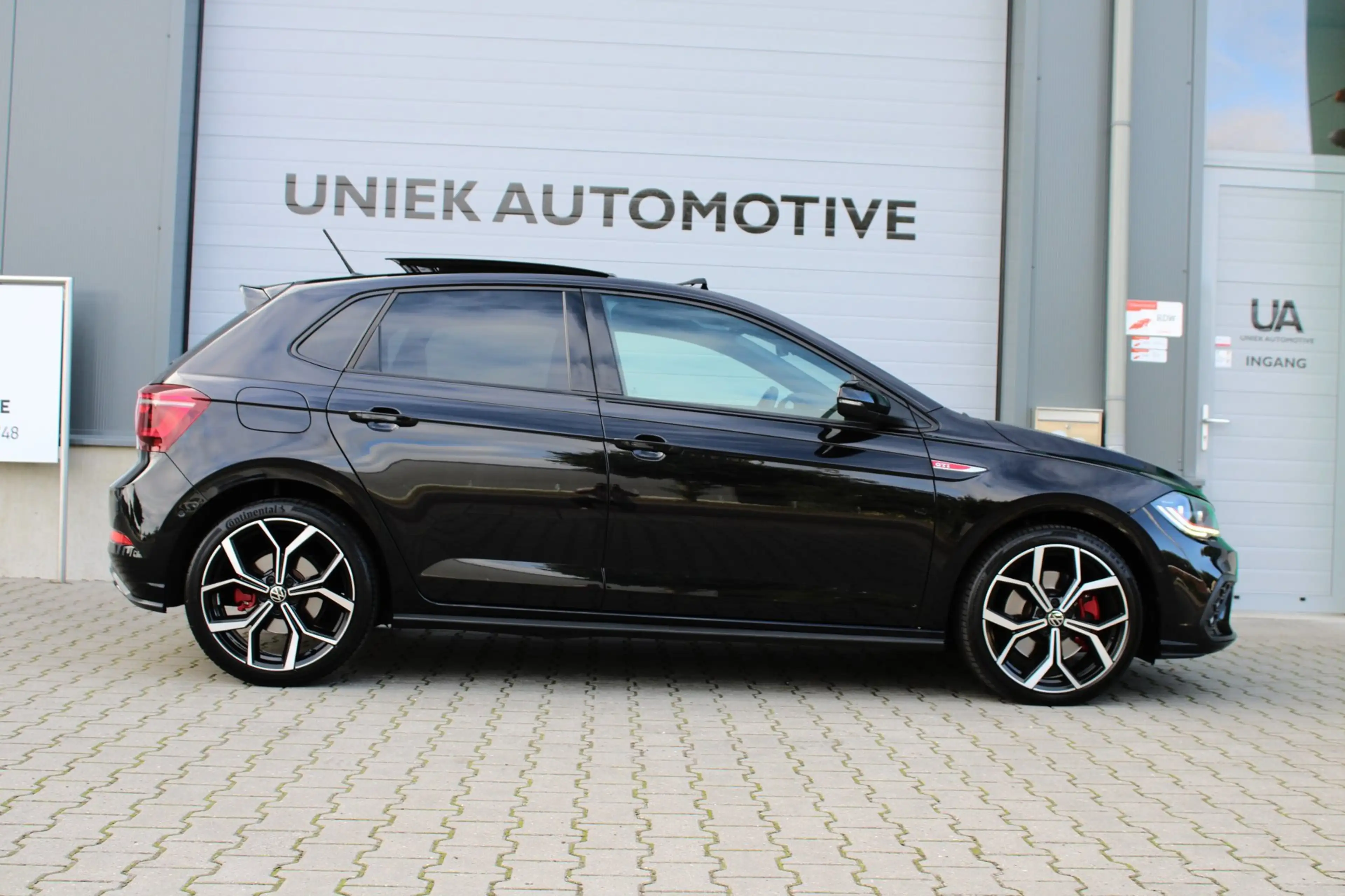 Volkswagen Polo GTI 2.0 TSI | DSG | LED IQ-MATRIX | 18" | PANO | ACC | — photo 6