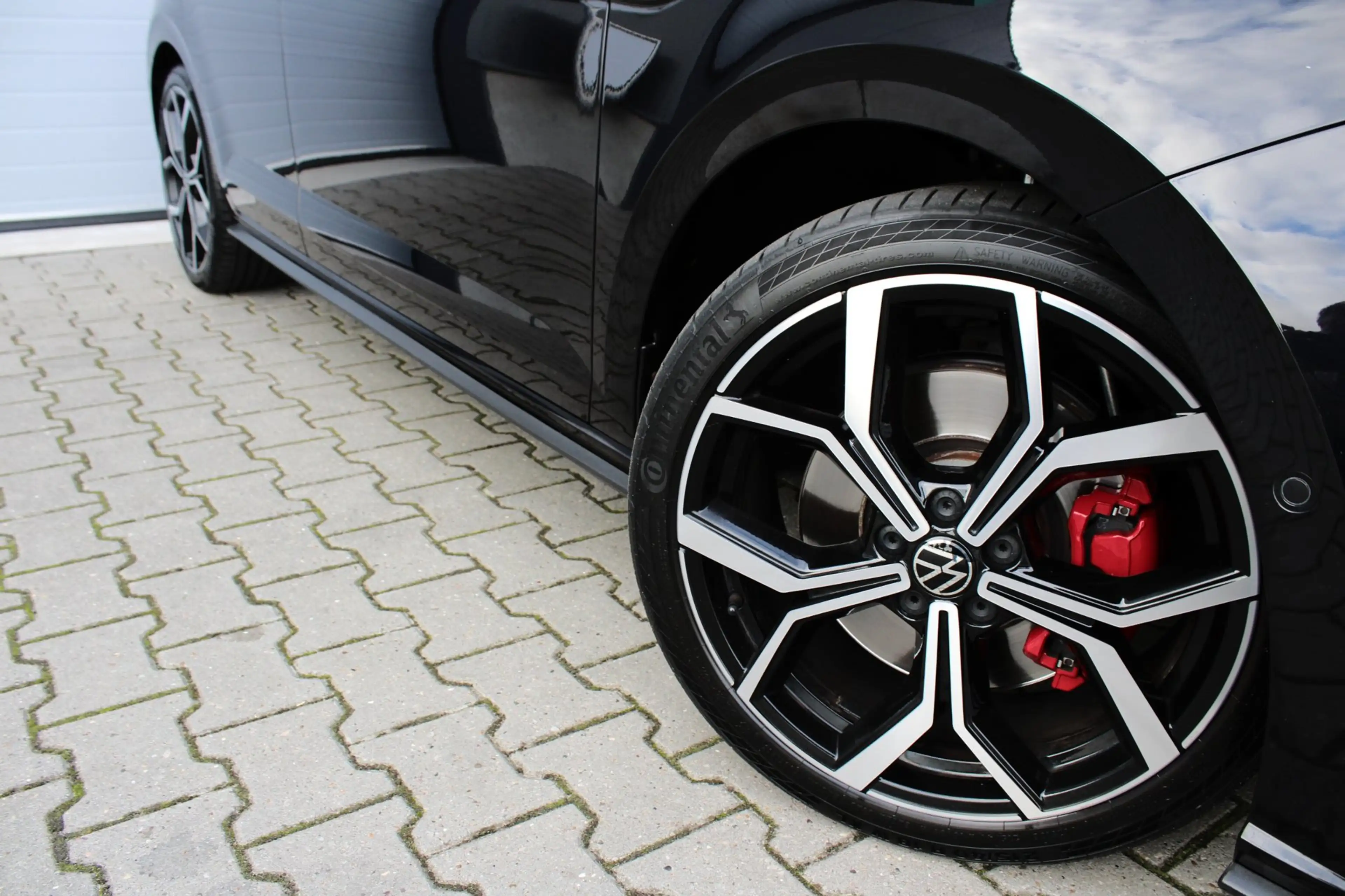 Volkswagen Polo GTI 2.0 TSI | DSG | LED IQ-MATRIX | 18" | PANO | ACC | — photo 13