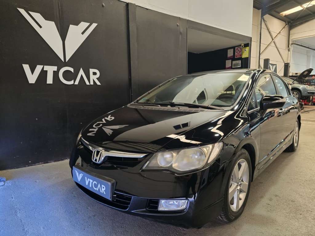 Honda Civic 1.8 i-VTEC Executive - foto 1