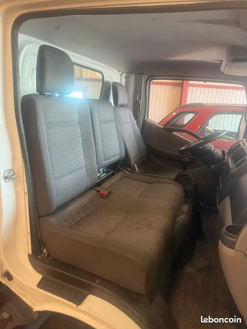 Nissan Cabstar Plateau Basculant 3 places 110cv Diesel DEPANNEUSE Blanc - 2