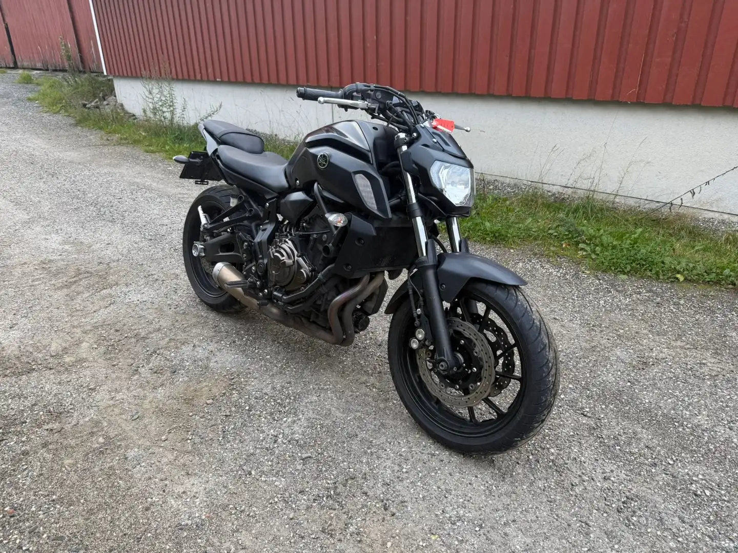 Yamaha MT-07 Tracer 700 et néo-rétro XSR700 Noir - 1