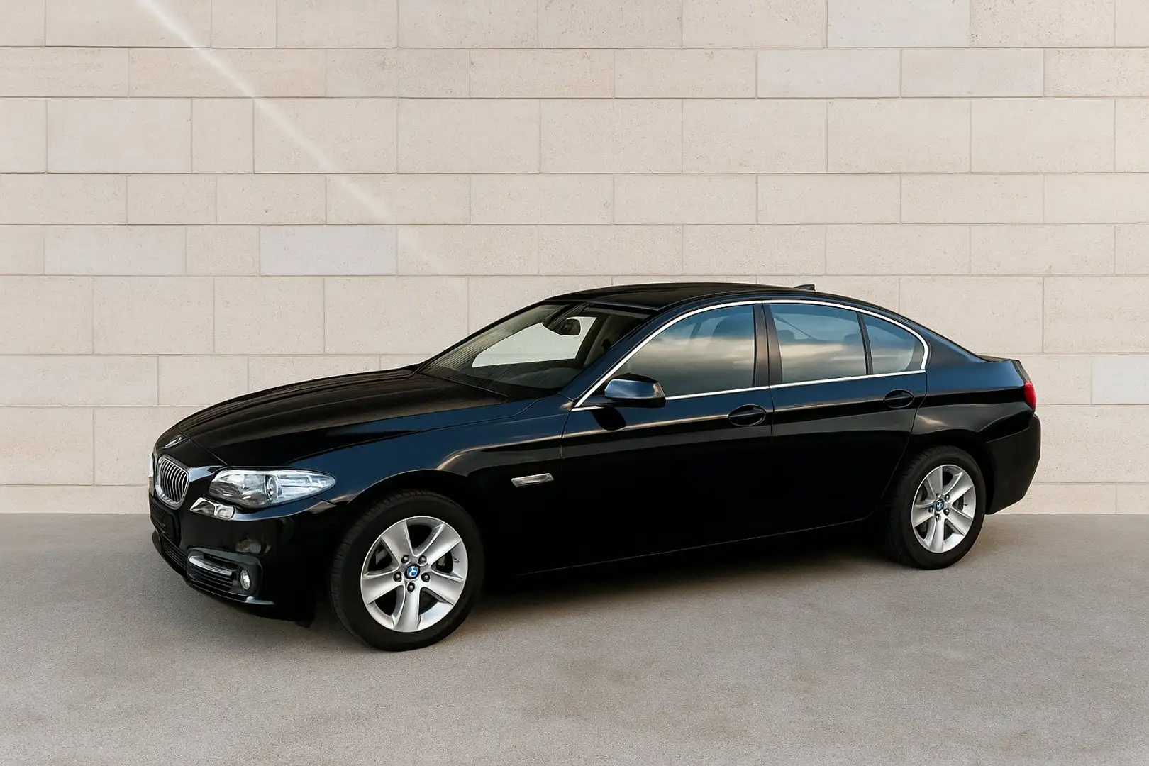 BMW 520 520 d xDrive Standheizung Klimaanlage LED Schwarz - 1