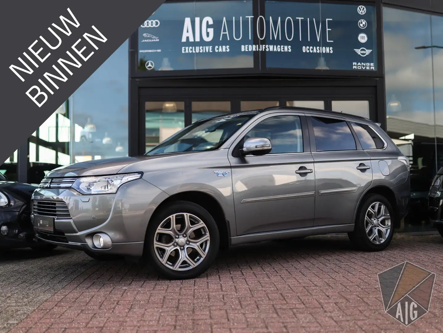 Mitsubishi Outlander 2.0 PHEV Instyle | Camera | Pano | Leder | Trekhaa Grijs - 1