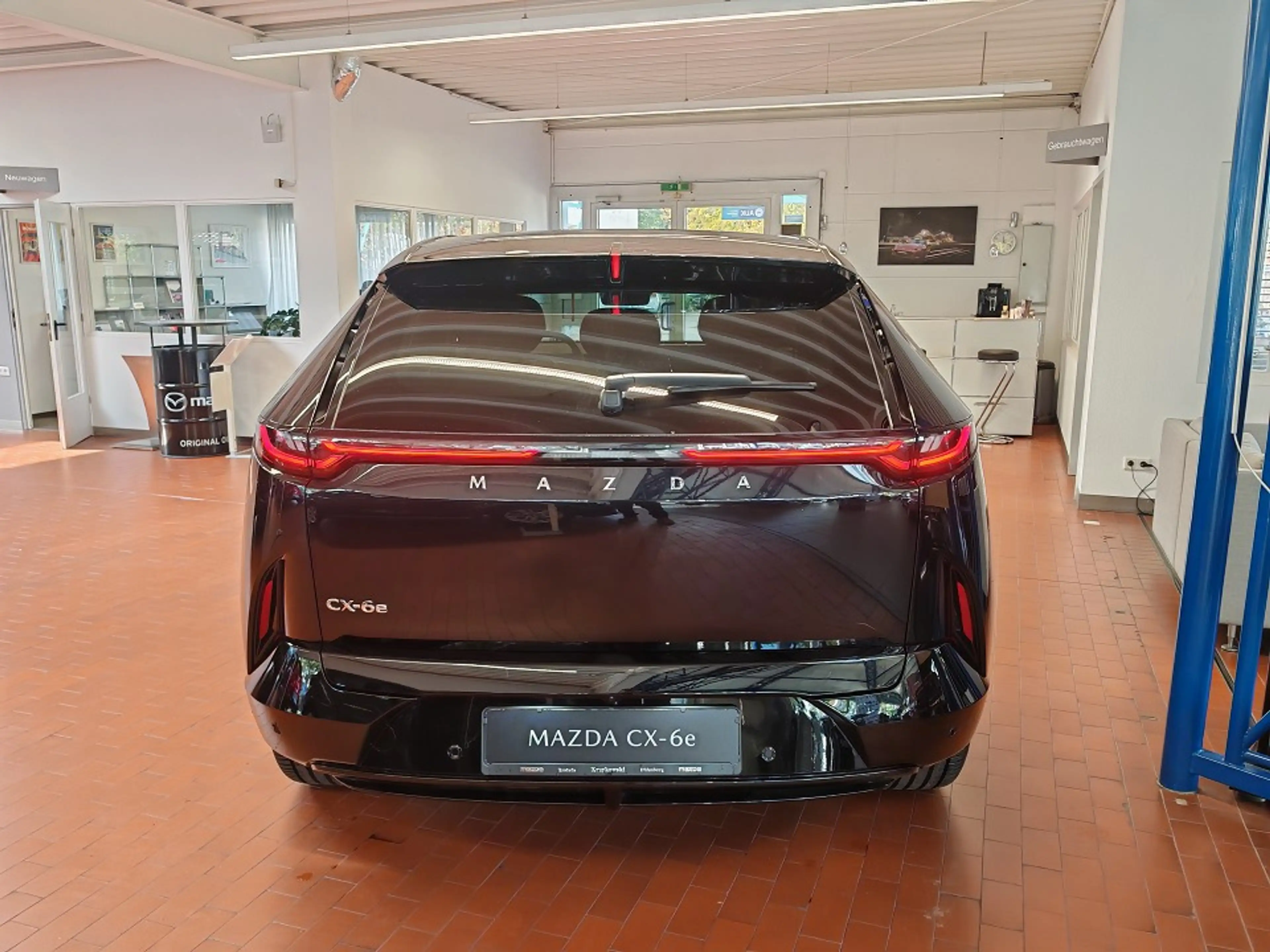 Mazda CX-6e EV 258ps — photo 8
