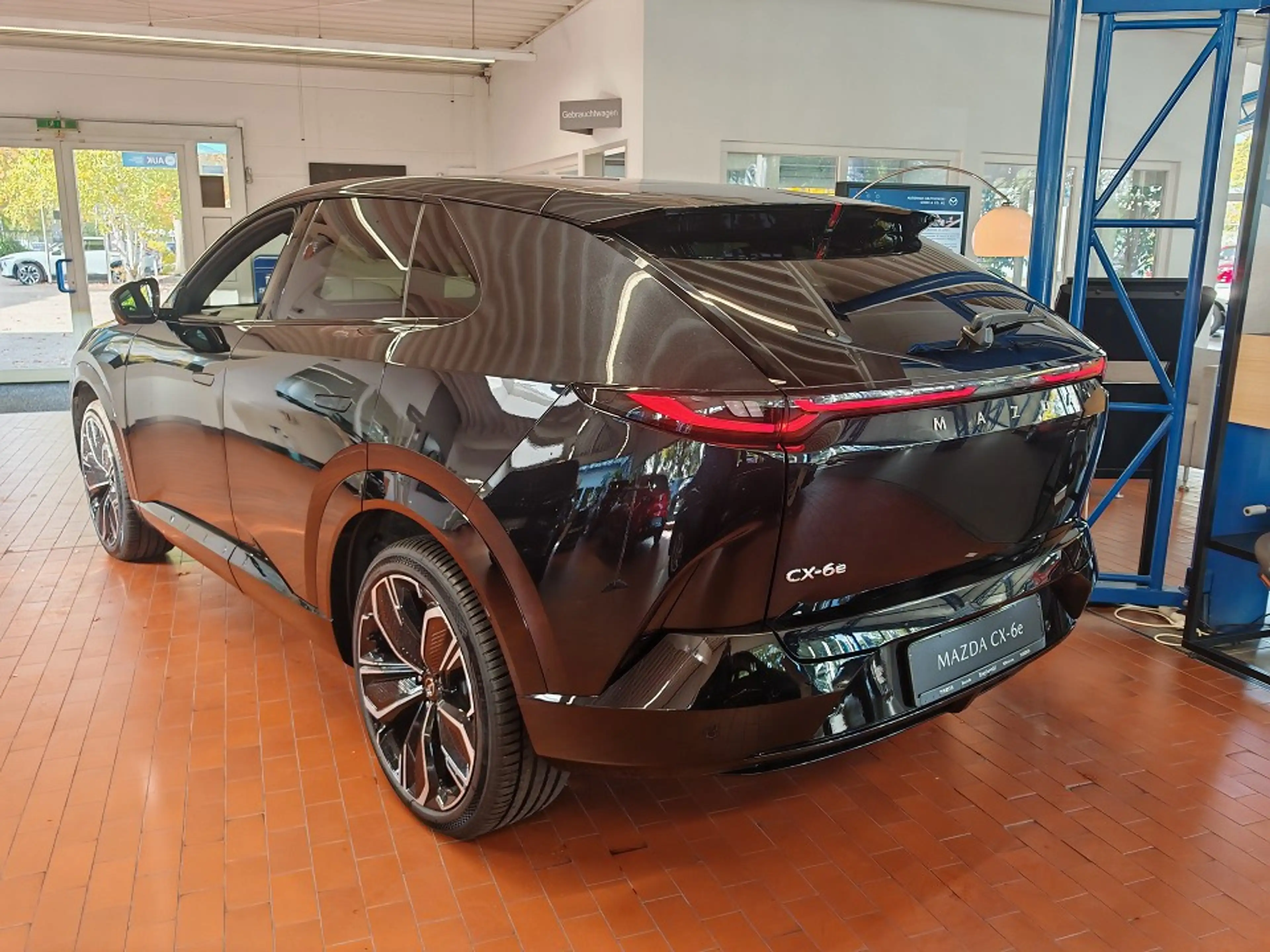 Mazda CX-6e EV 258ps — photo 12