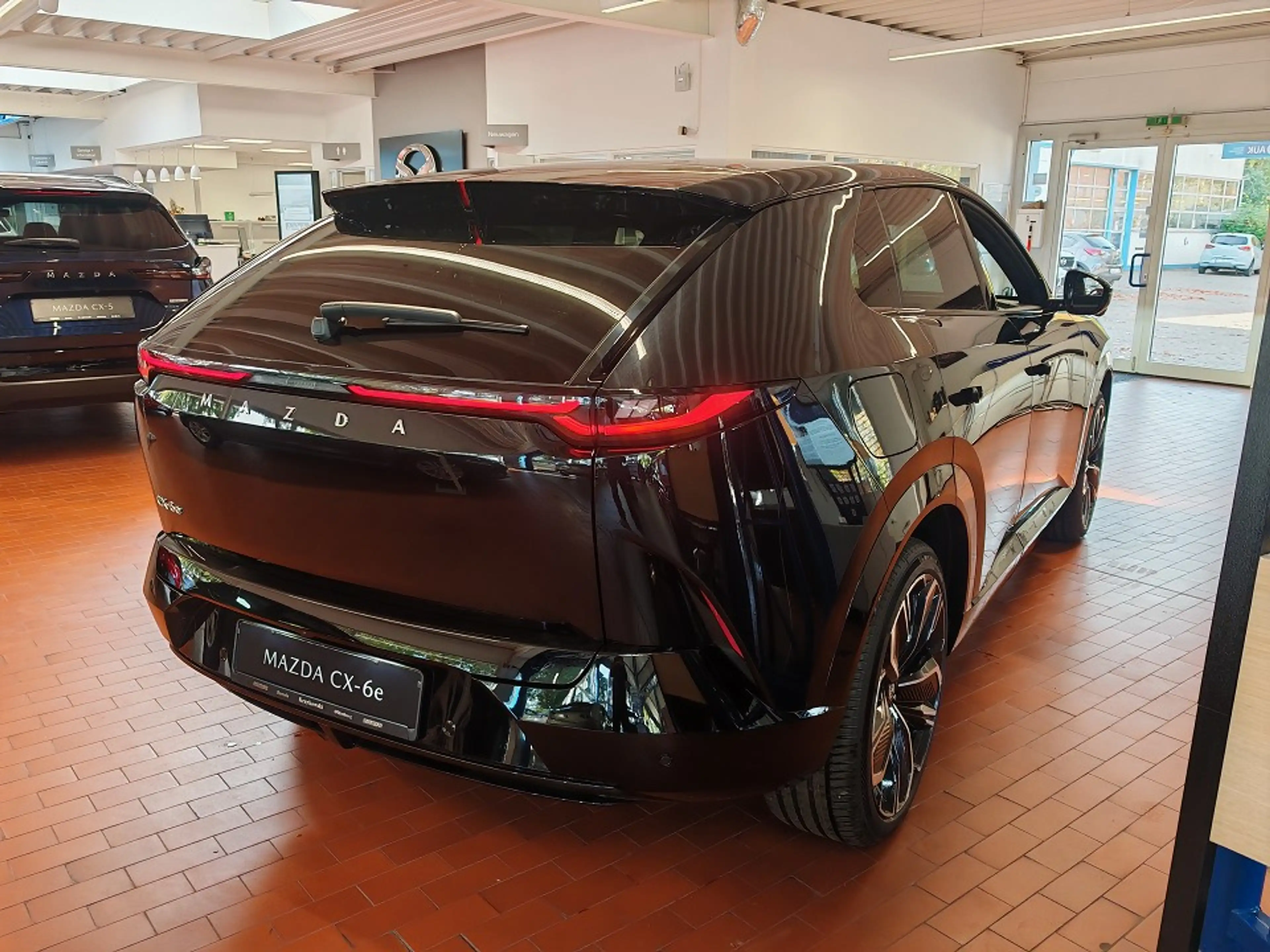 Mazda CX-6e EV 258ps — photo 7