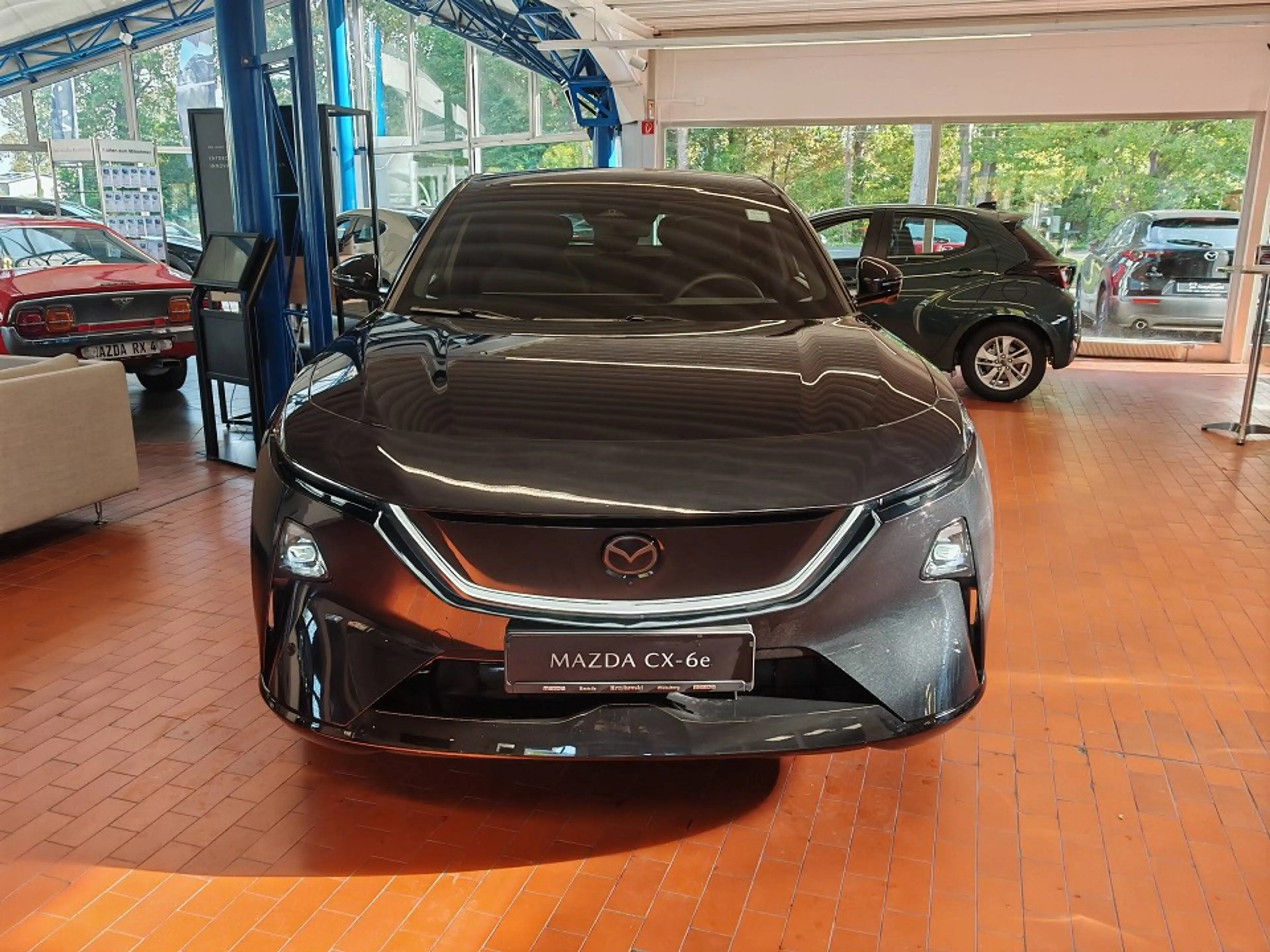Mazda CX-6e EV 258ps — photo 2