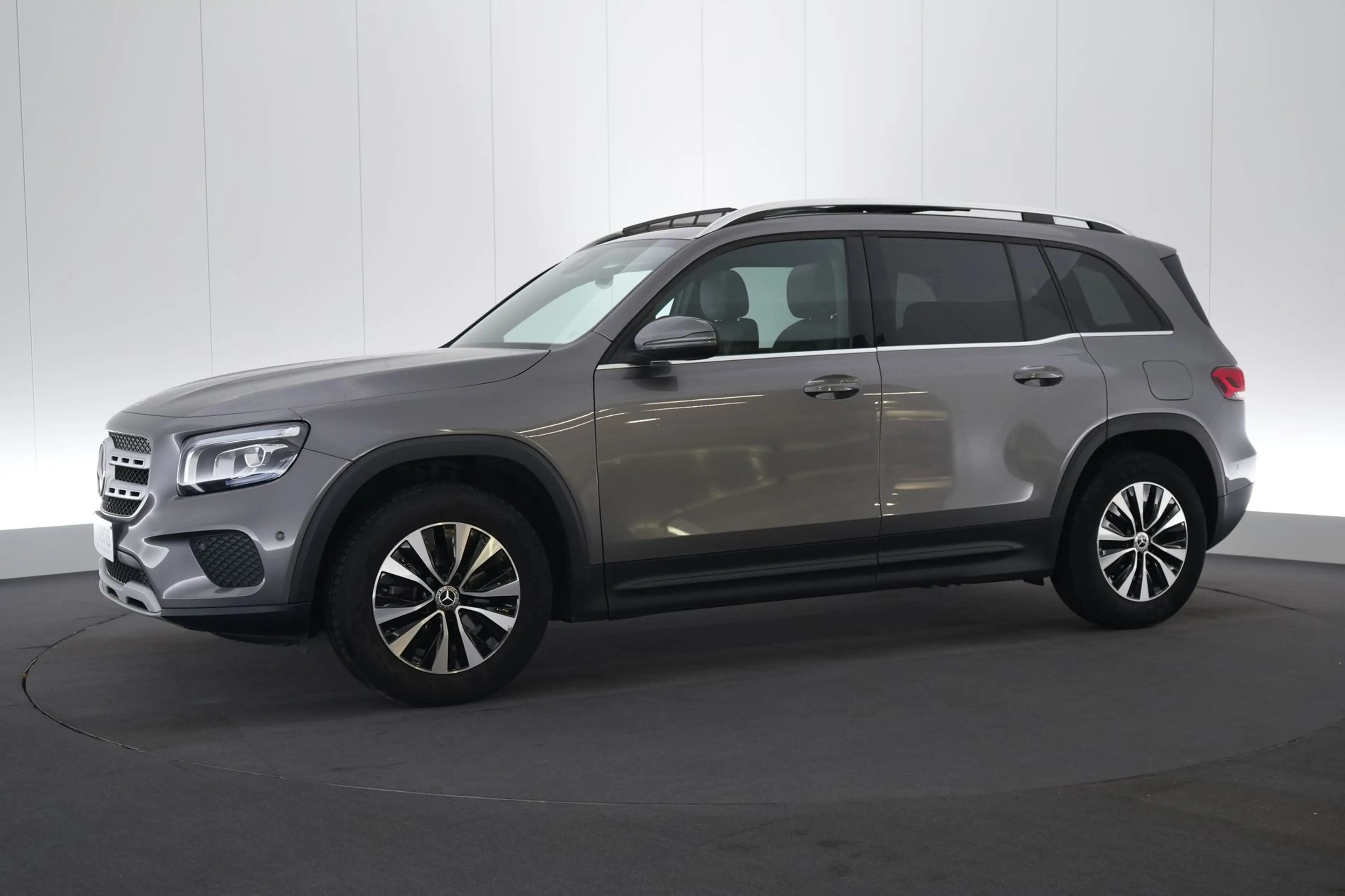 Mercedes-Benz GLB 180 AUT Business Solution LEDER/STOF LED GPS PDC CAM P — photo 12