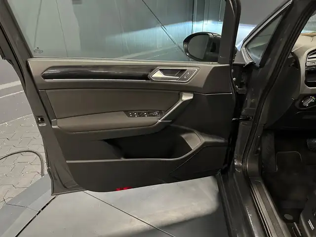 Volkswagen Touran view 11