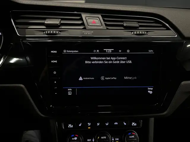 Volkswagen Touran view 22